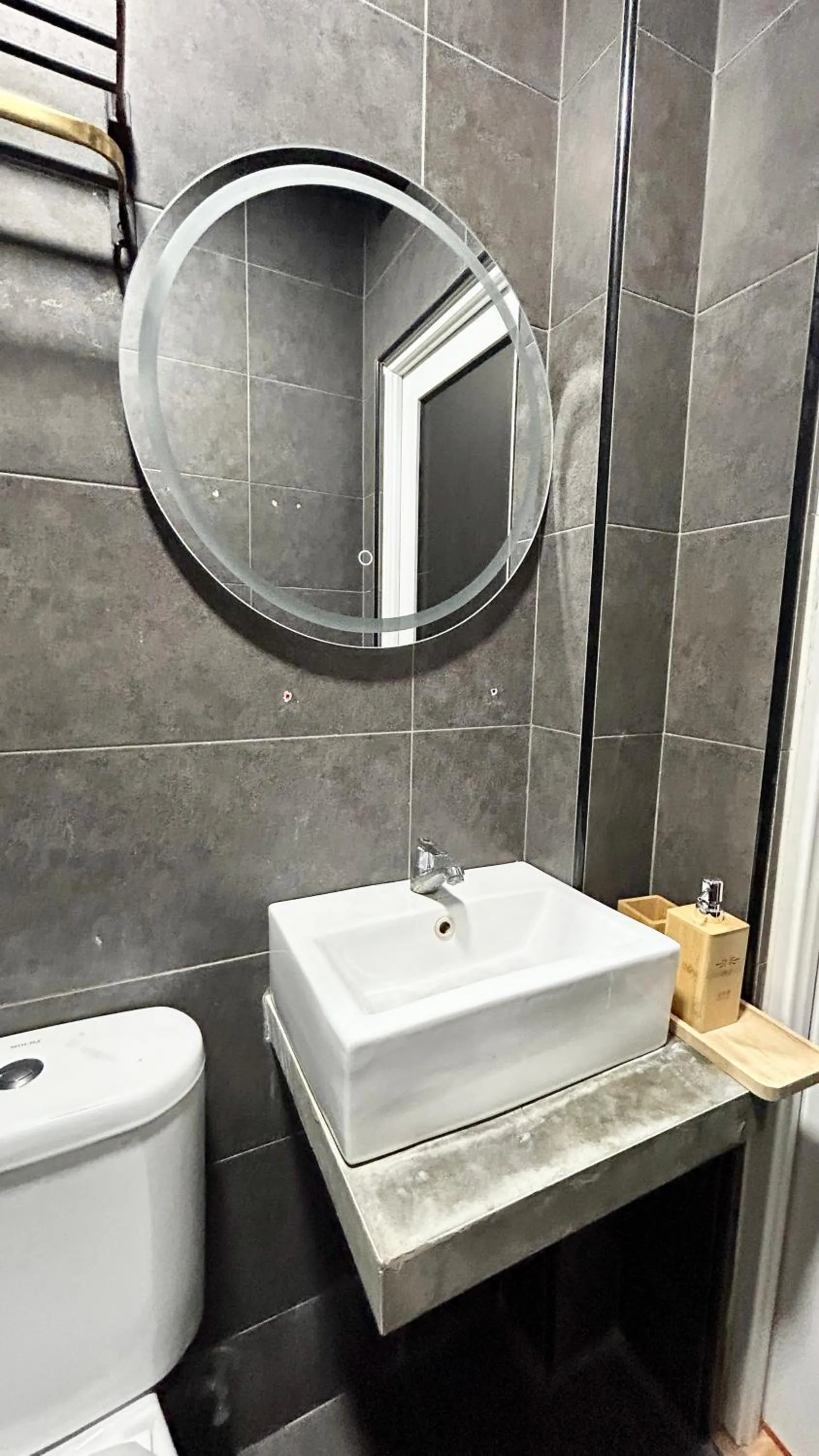 ONE18 Boutique Hotel