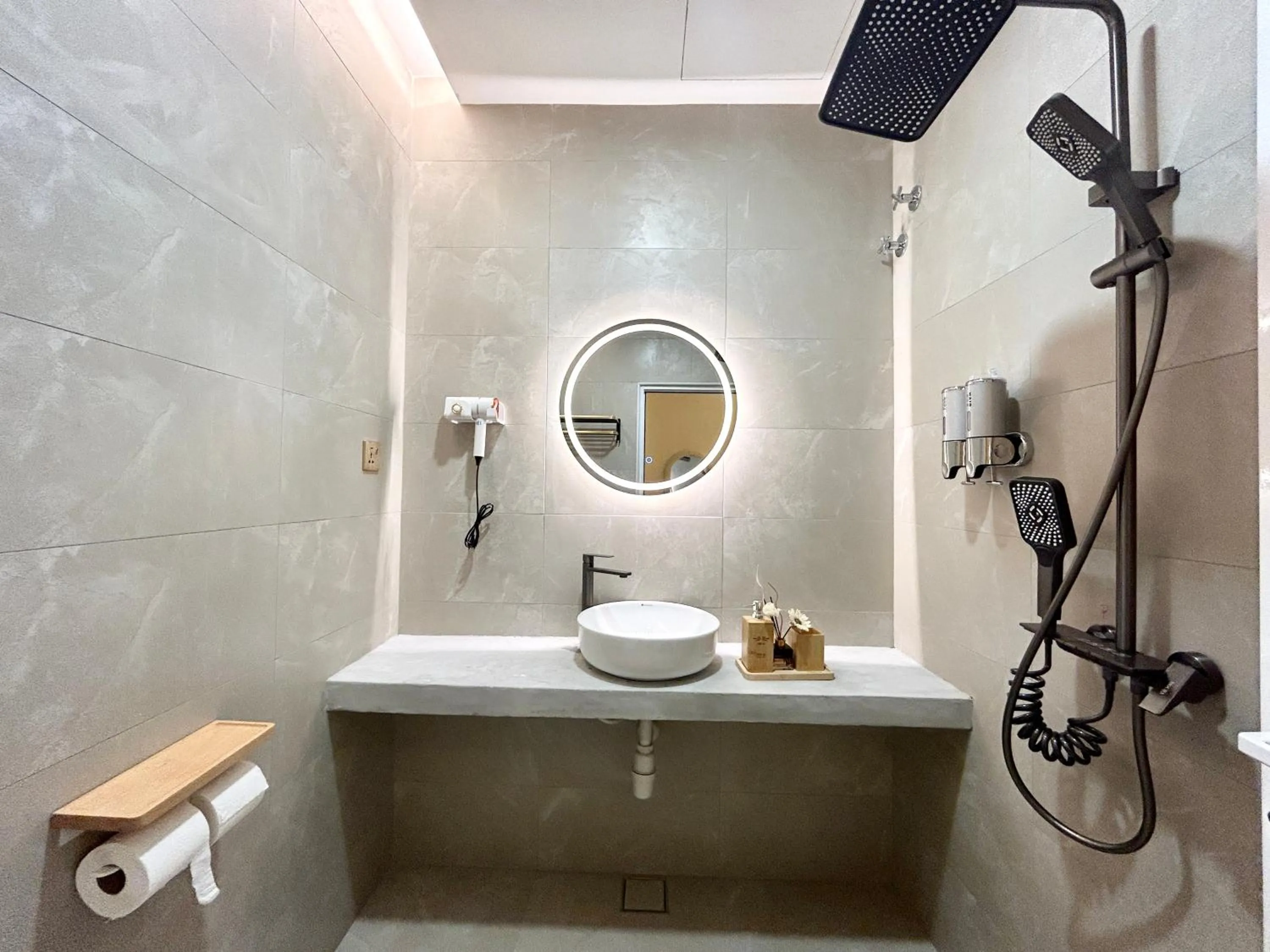 ONE18 Boutique Hotel