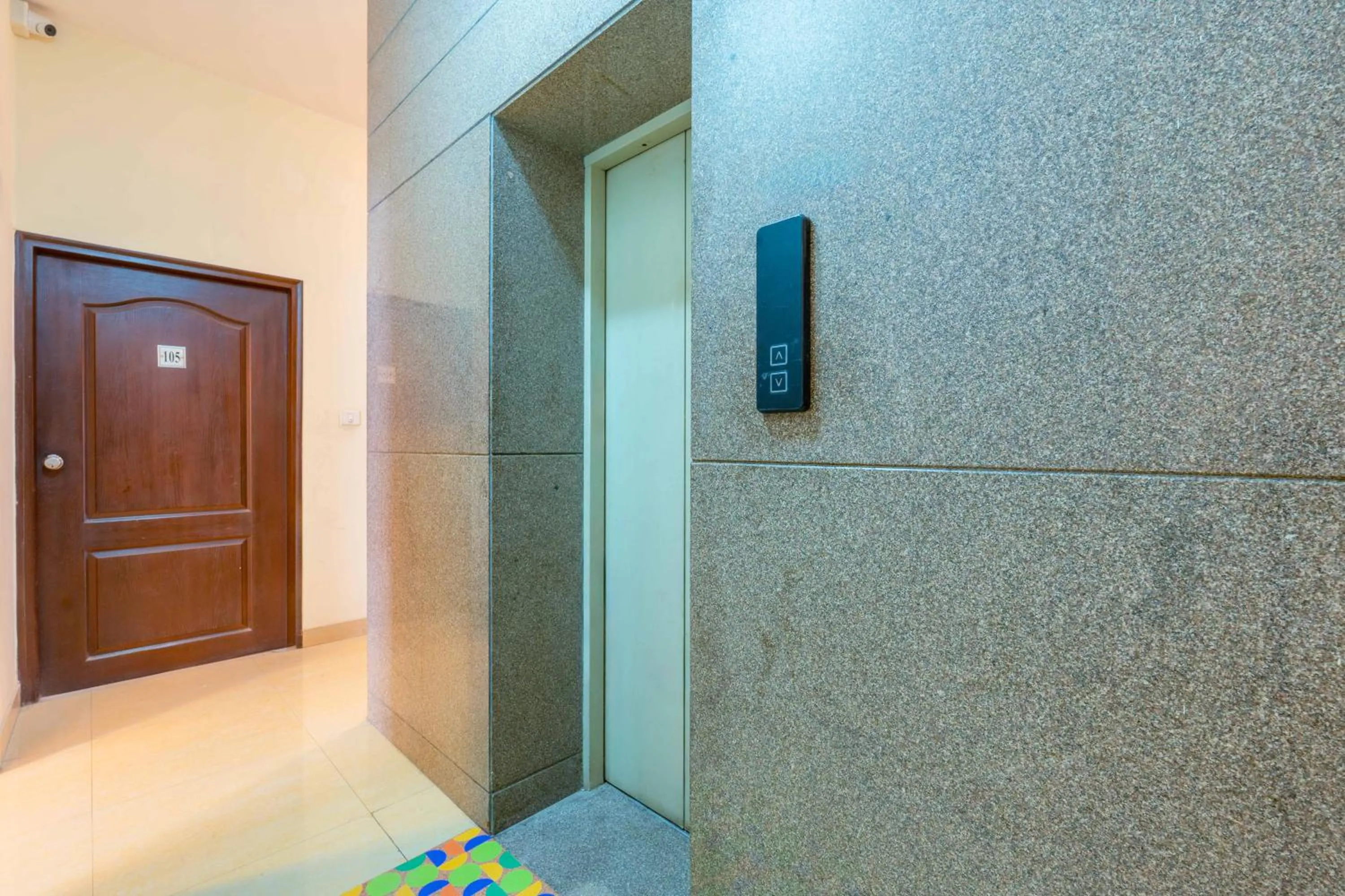 elevator in Treebo Ivory White Inn