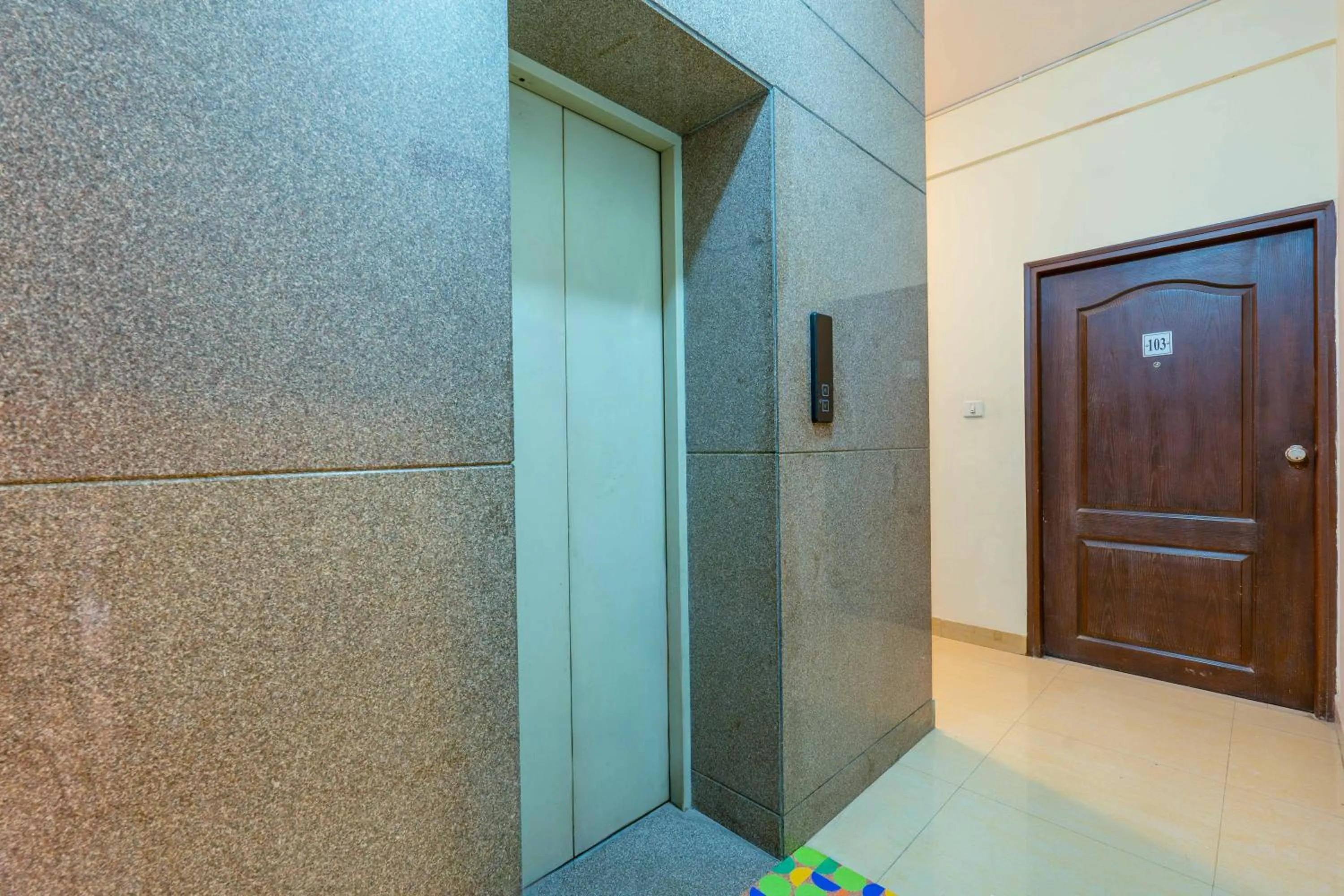 elevator in Treebo Ivory White Inn