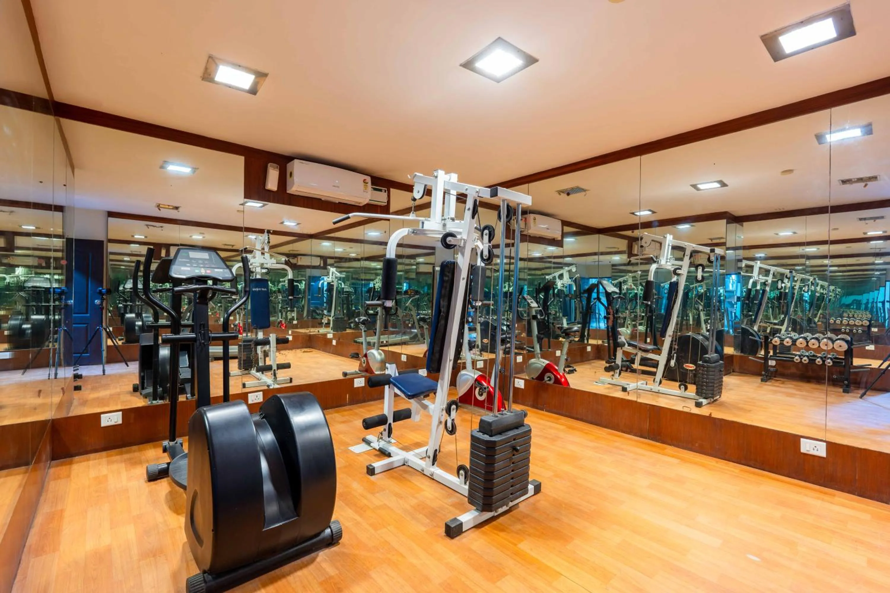 Fitness centre/facilities in Treebo Ivory White Inn