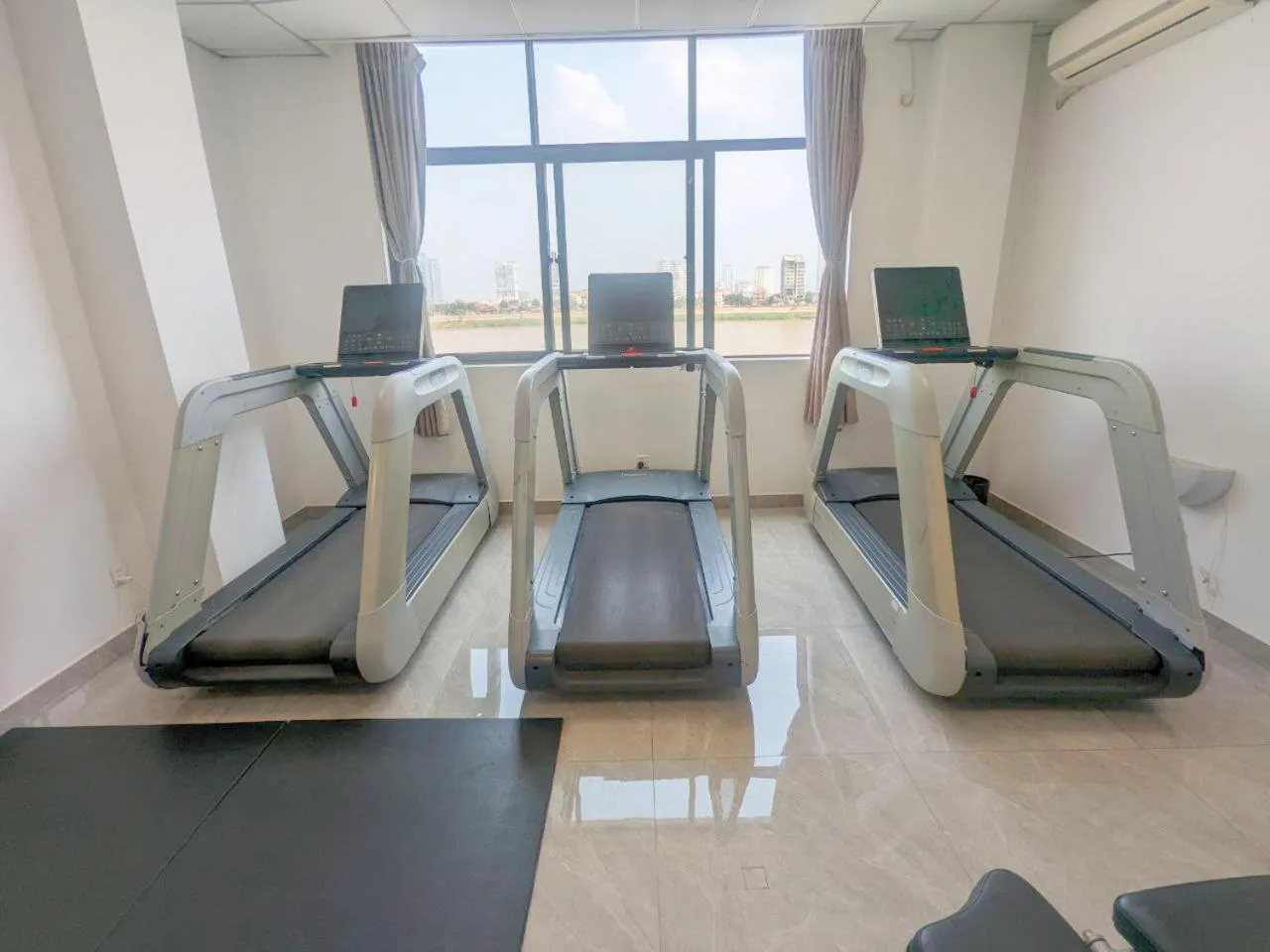 Fitness centre/facilities in X One Hotel