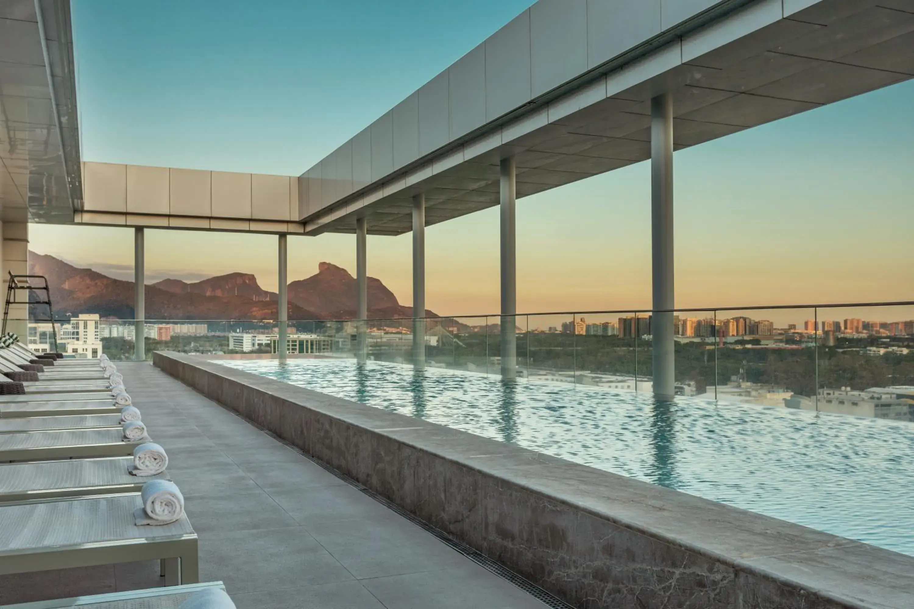 Swimming pool in Hilton Barra Rio de Janeiro Swimming pool in Hilton Barra Rio de Janeiro