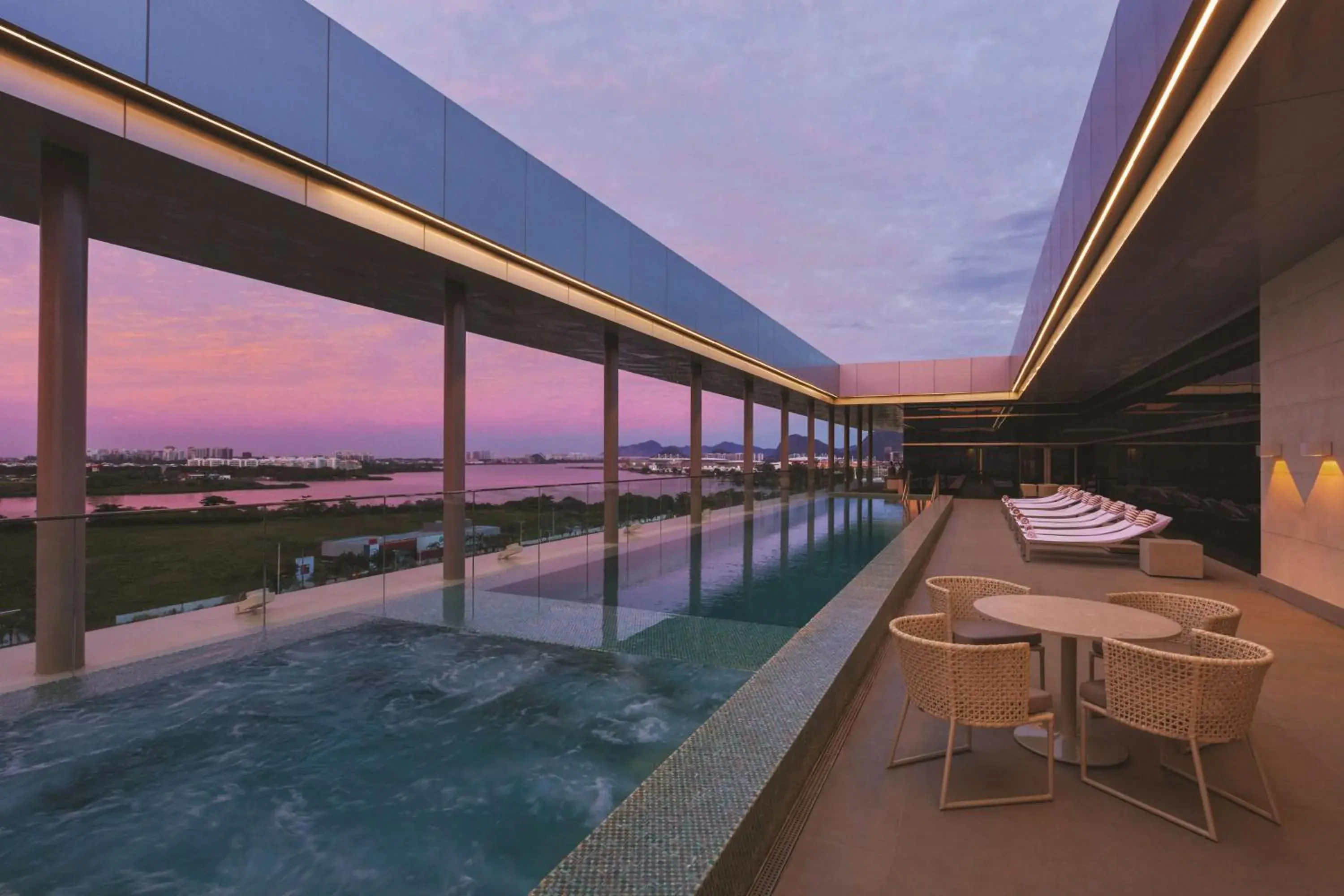 Pool view in Hilton Barra Rio de Janeiro Pool view in Hilton Barra Rio de Janeiro