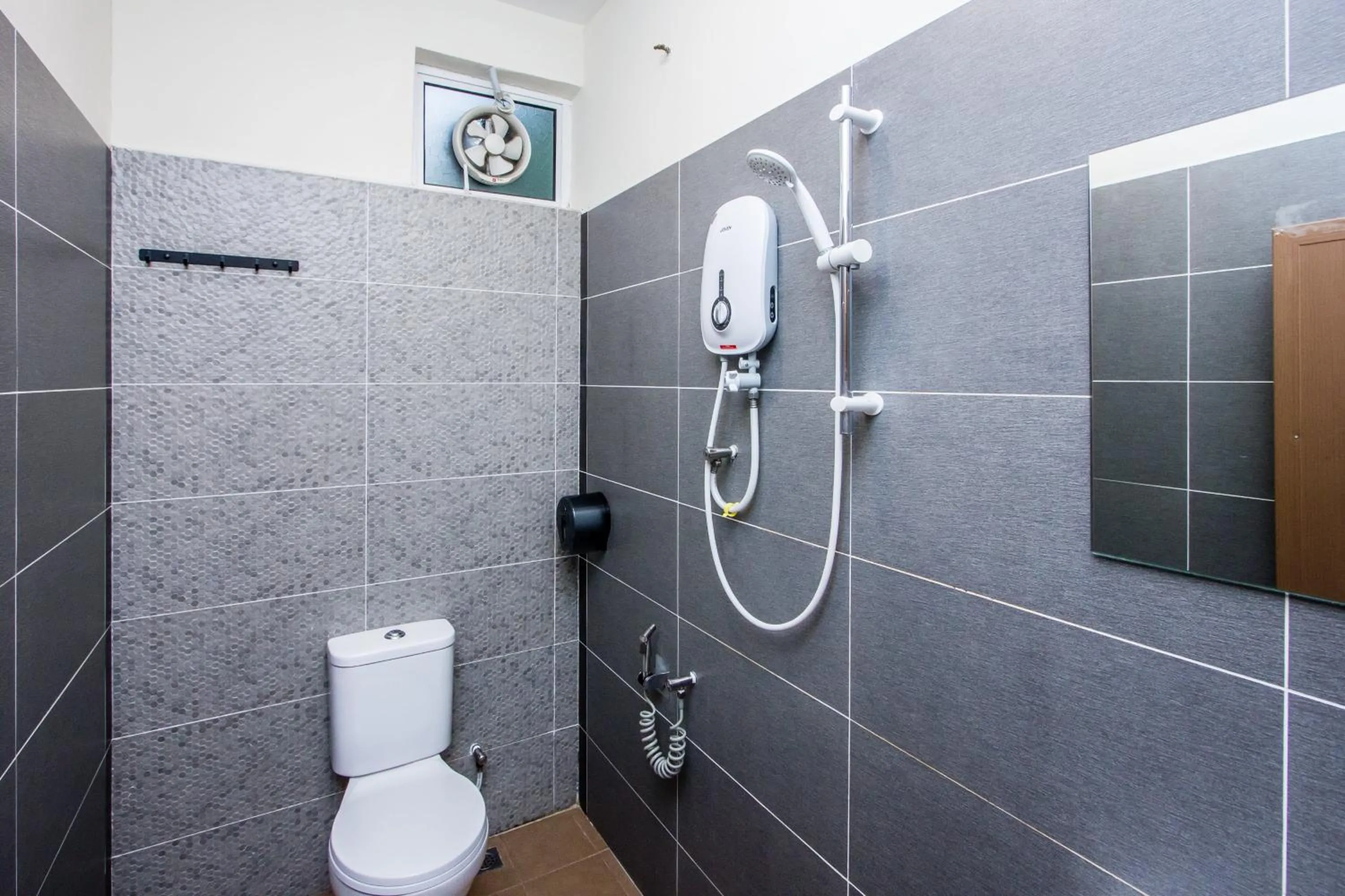 Shower in Surprised Homestay by uBook