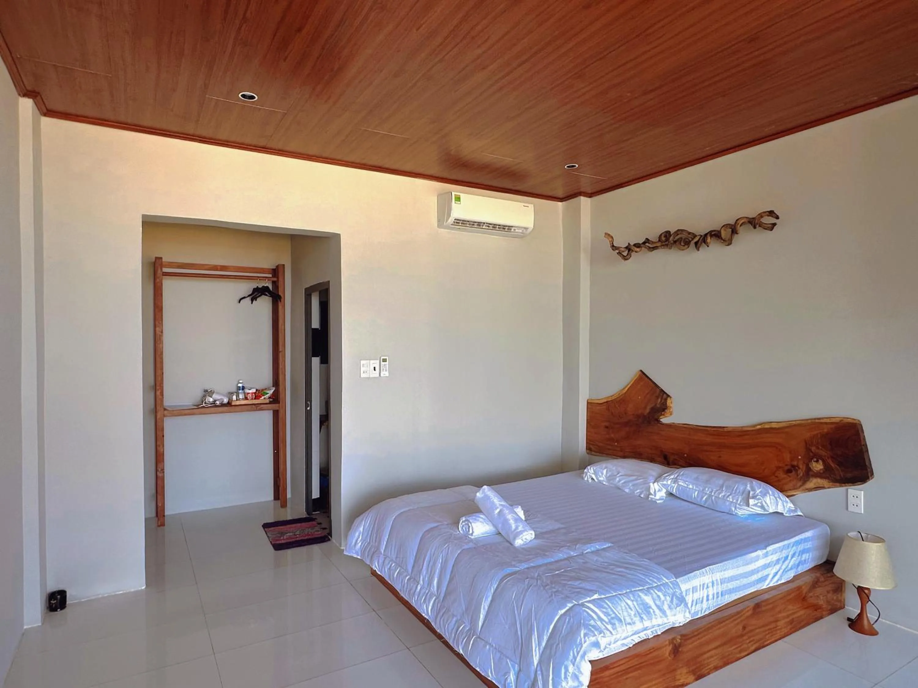 Bed in Waikiki Lagi Beach homestay & restaurant