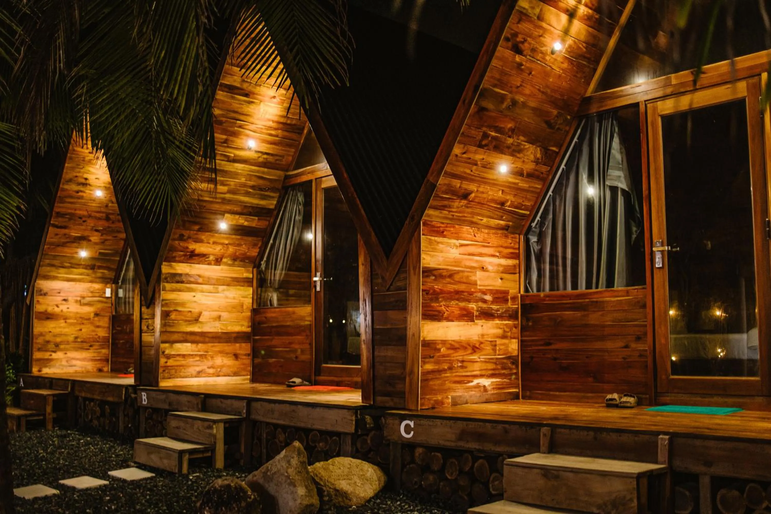 Waikiki Lagi Beach homestay & restaurant