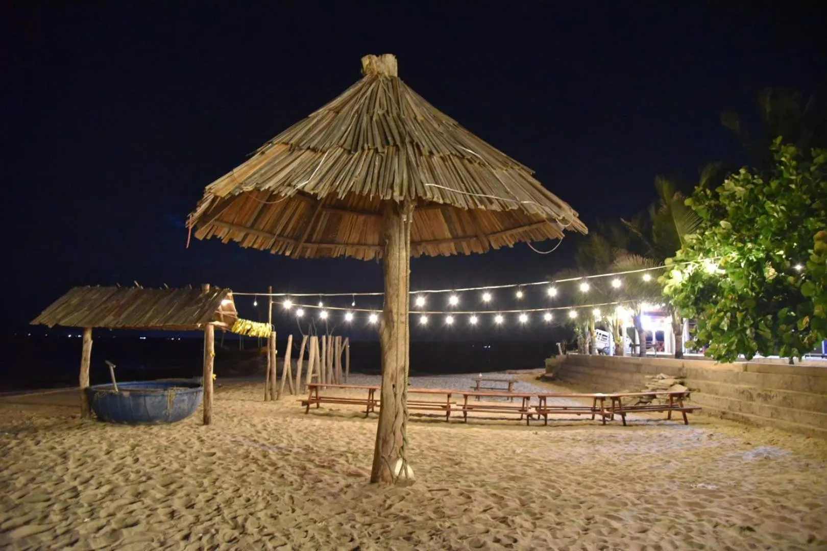 Night in Waikiki Lagi Beach homestay & restaurant