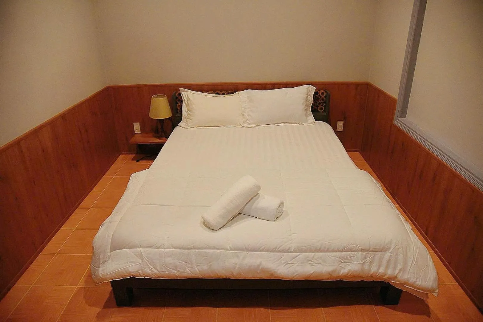 Bed in Waikiki Lagi Beach homestay & restaurant