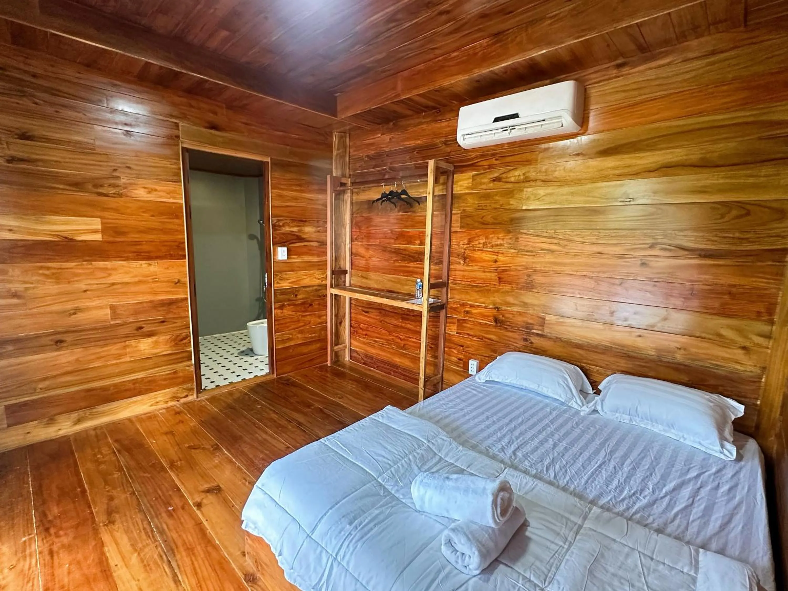 Bed in Waikiki Lagi Beach homestay & restaurant