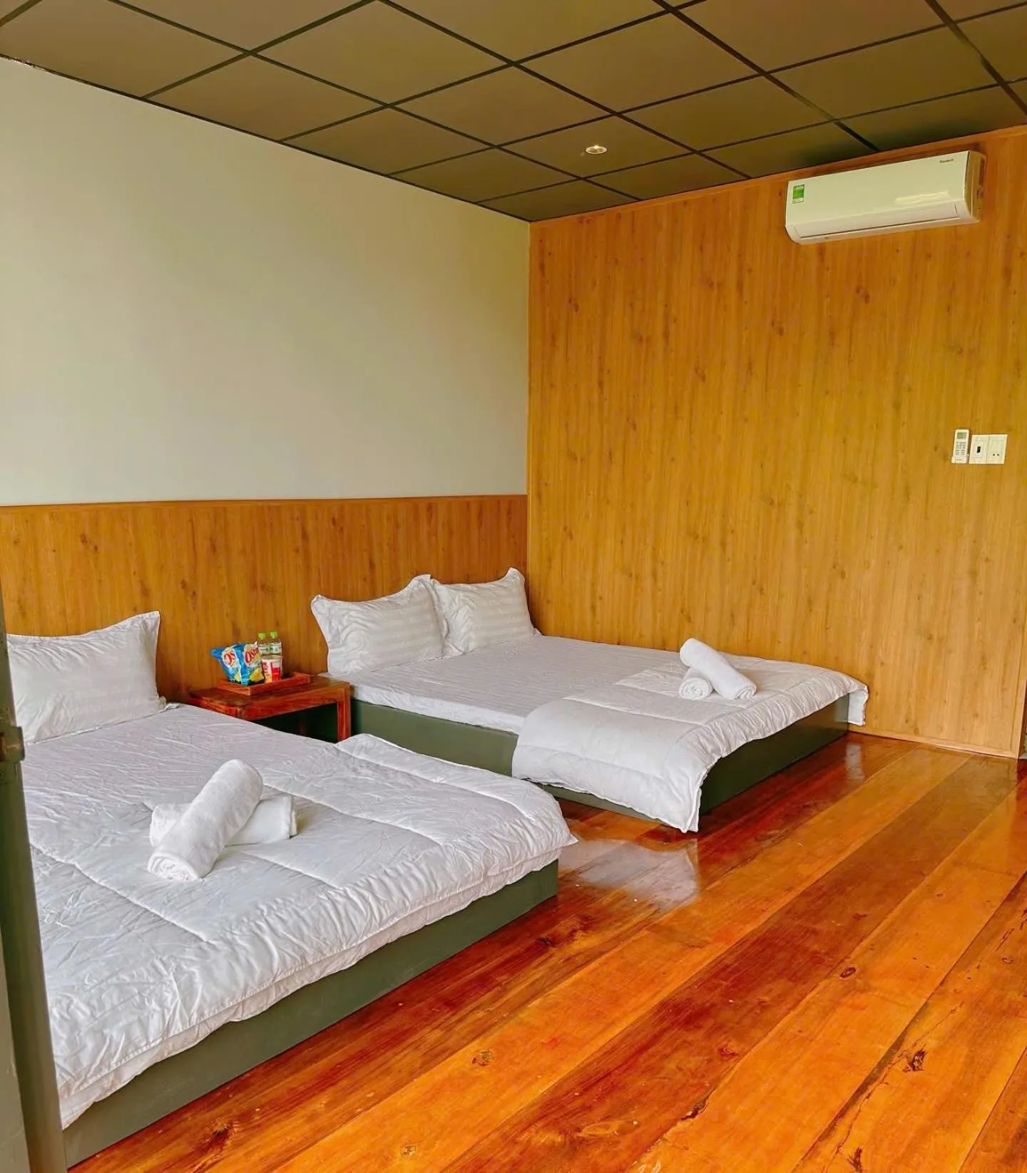 Bed in Waikiki Lagi Beach homestay & restaurant