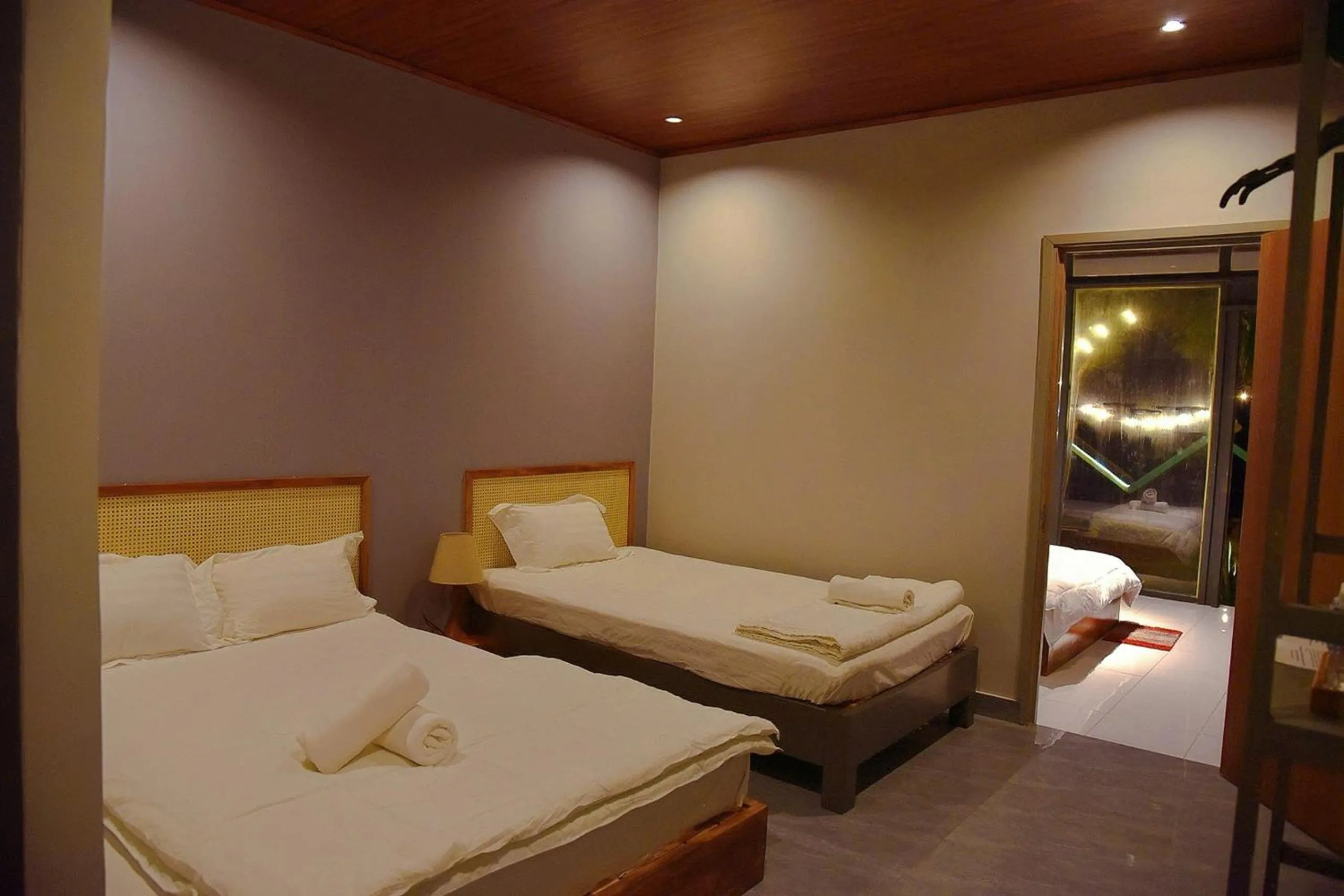 Bed in Waikiki Lagi Beach homestay & restaurant