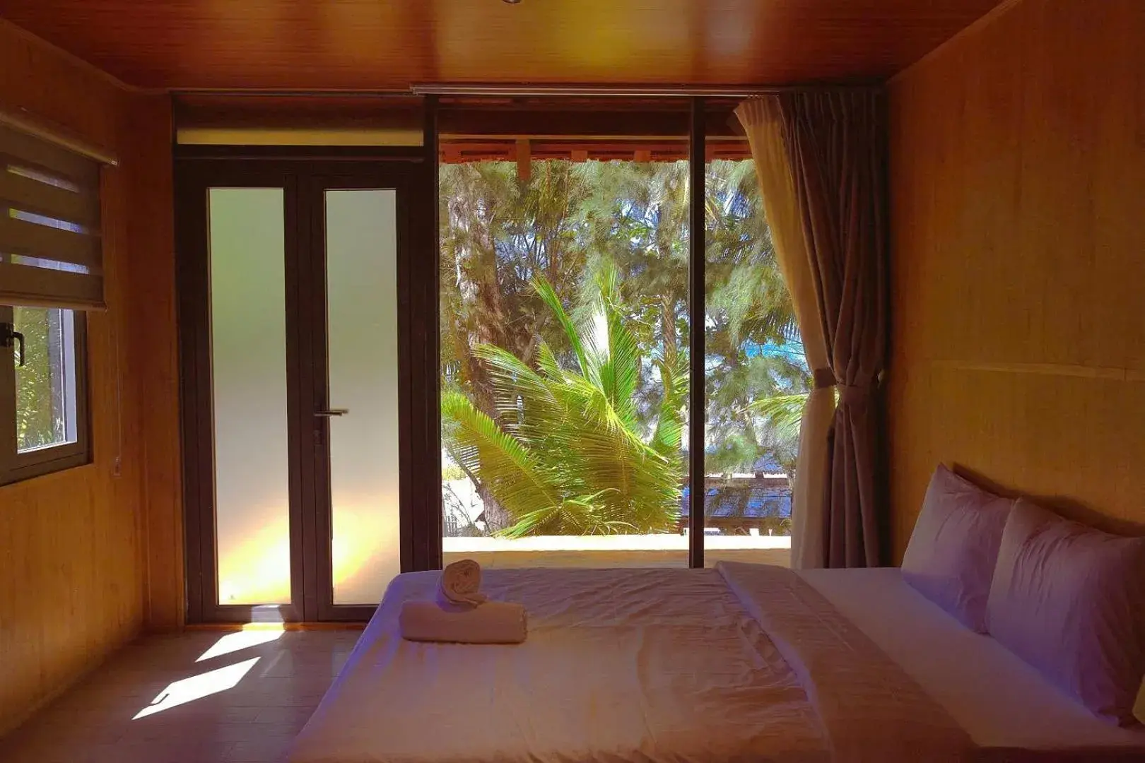 6-Bed Mixed Dormitory Room in Waikiki Lagi Beach homestay & restaurant 6-Bed Mixed Dormitory Room in Waikiki Lagi Beach homestay & restaurant
