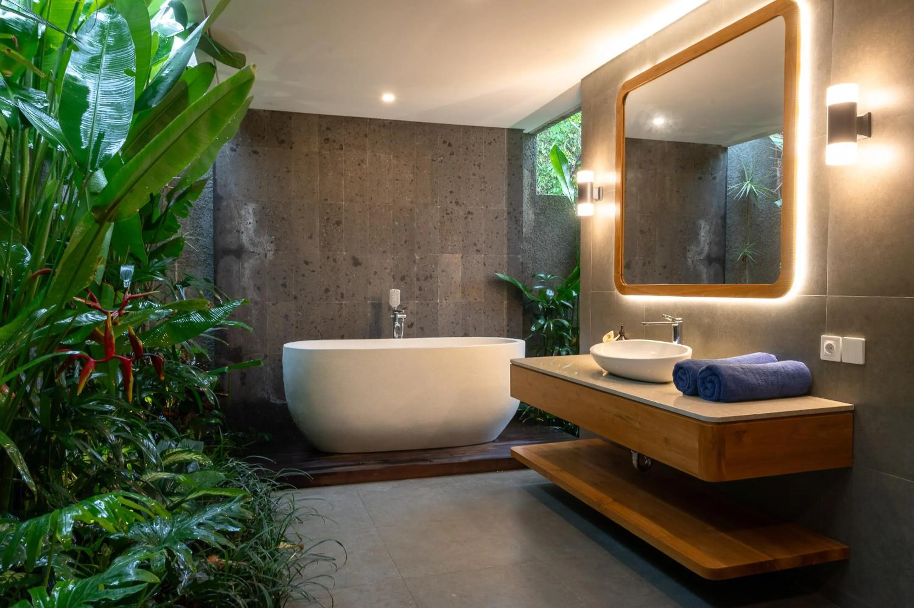 Bathroom in Villa Suarga Des Anicca