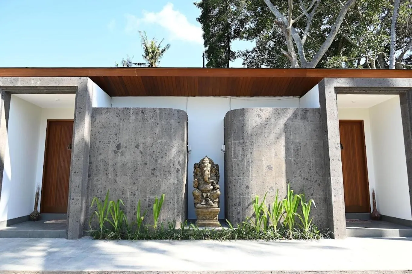 Property building in Villa Suarga Des Anicca