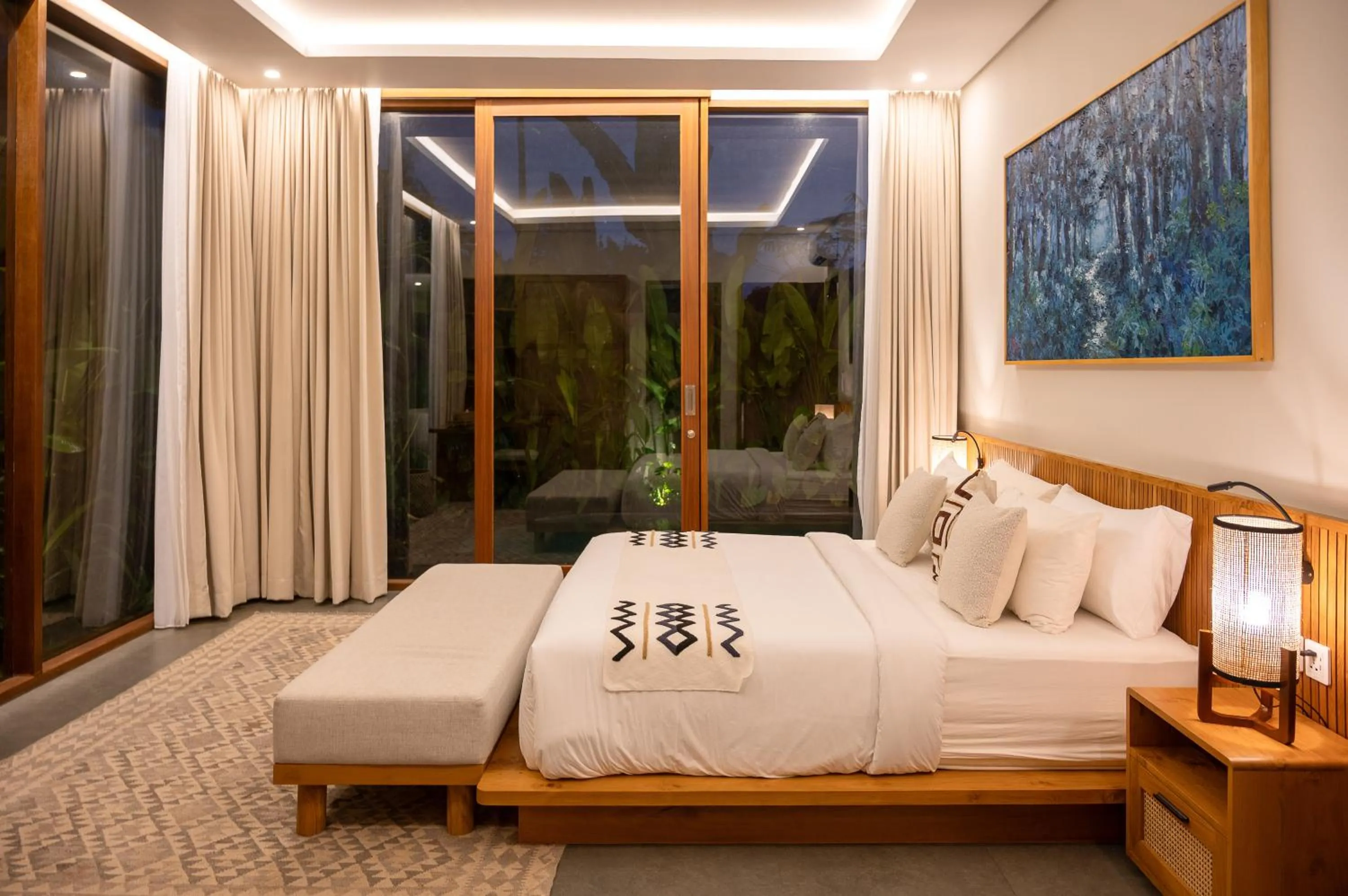 Bed in Villa Suarga Des Anicca