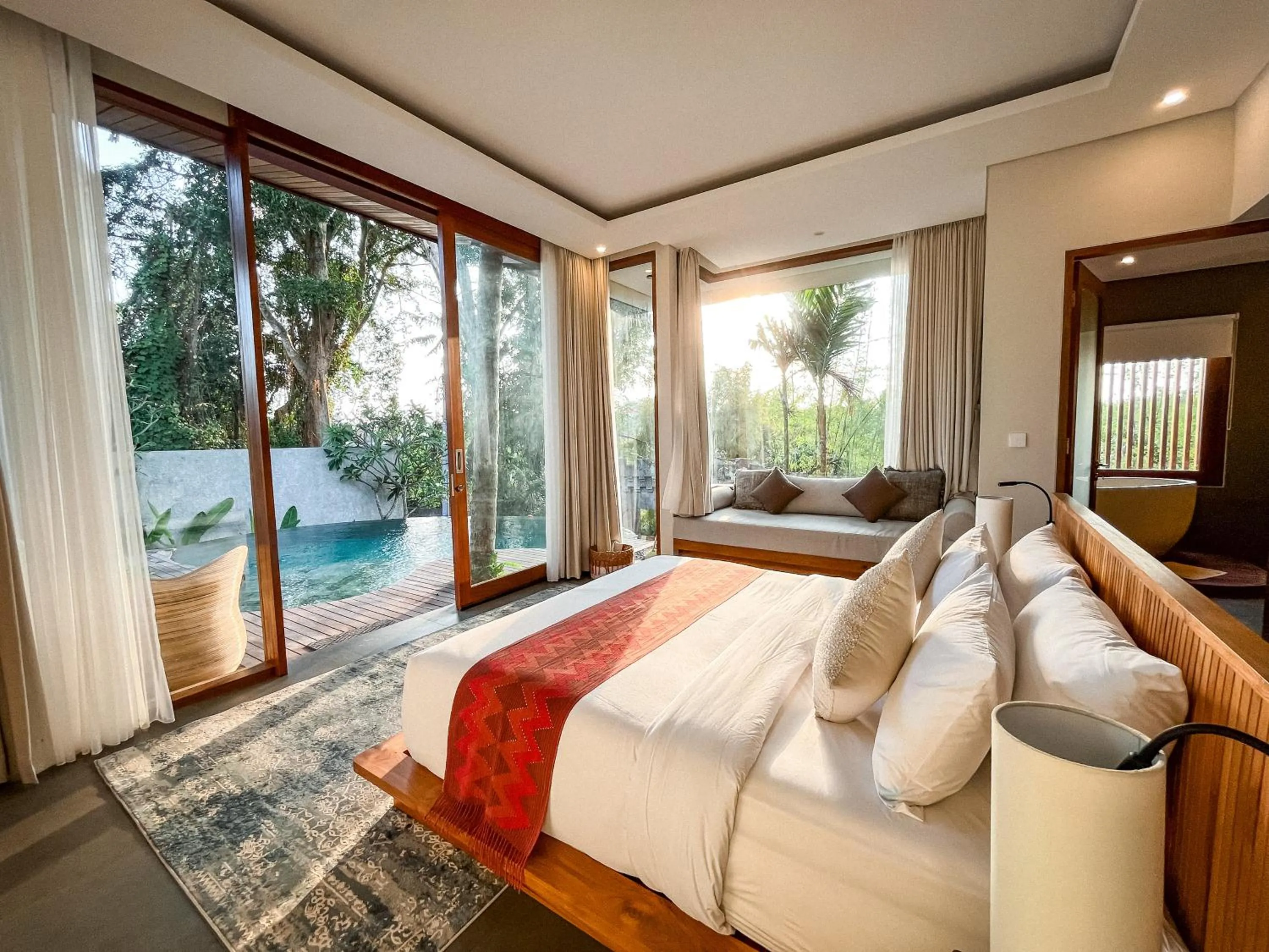 Bed in Villa Suarga Des Anicca