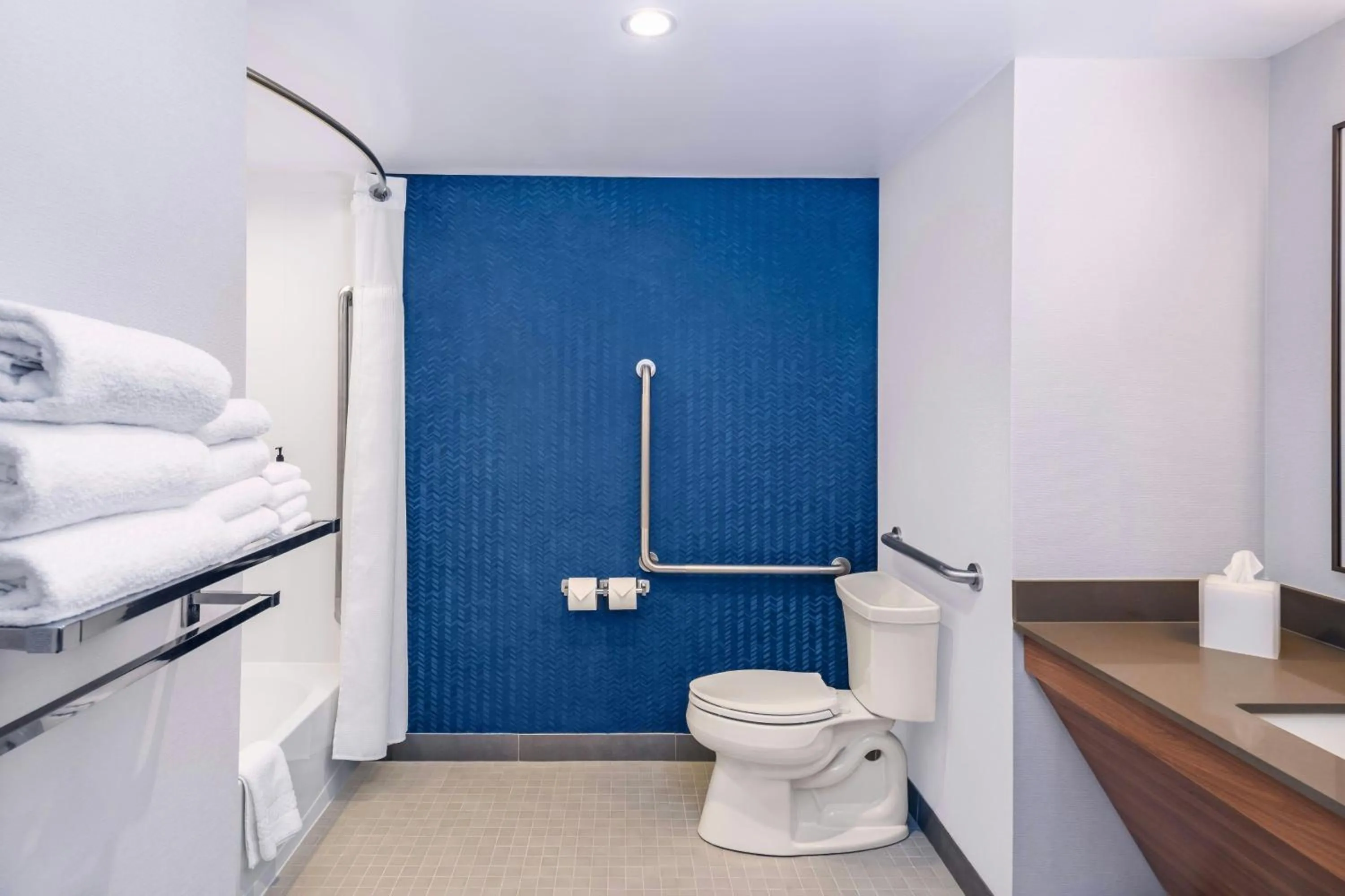 Bathroom in Fairfield by Marriott Inn & Suites Gravenhurst Muskoka