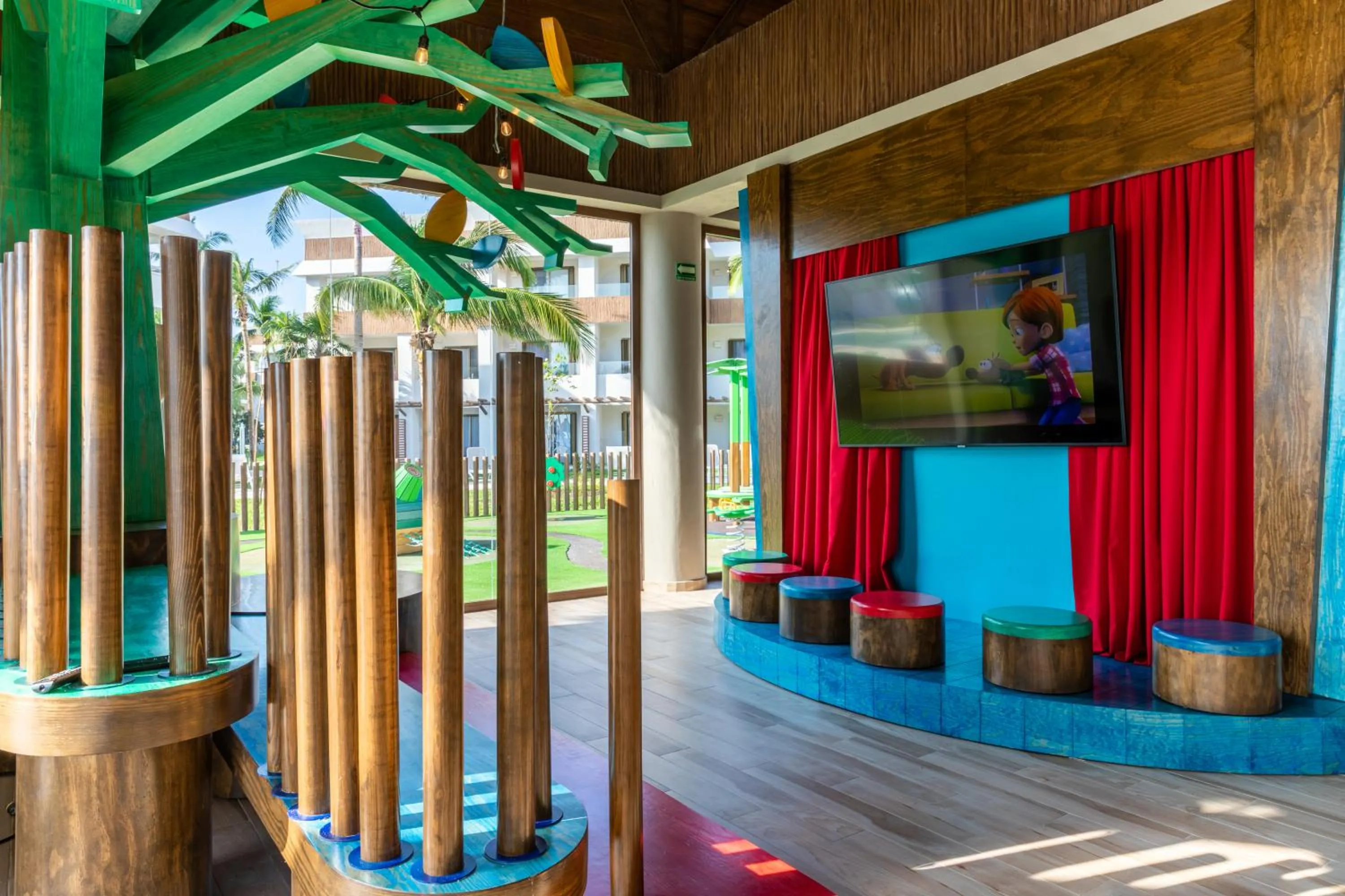 Communal lounge/ TV room in Bahia Principe Grand Tulum - All Inclusive