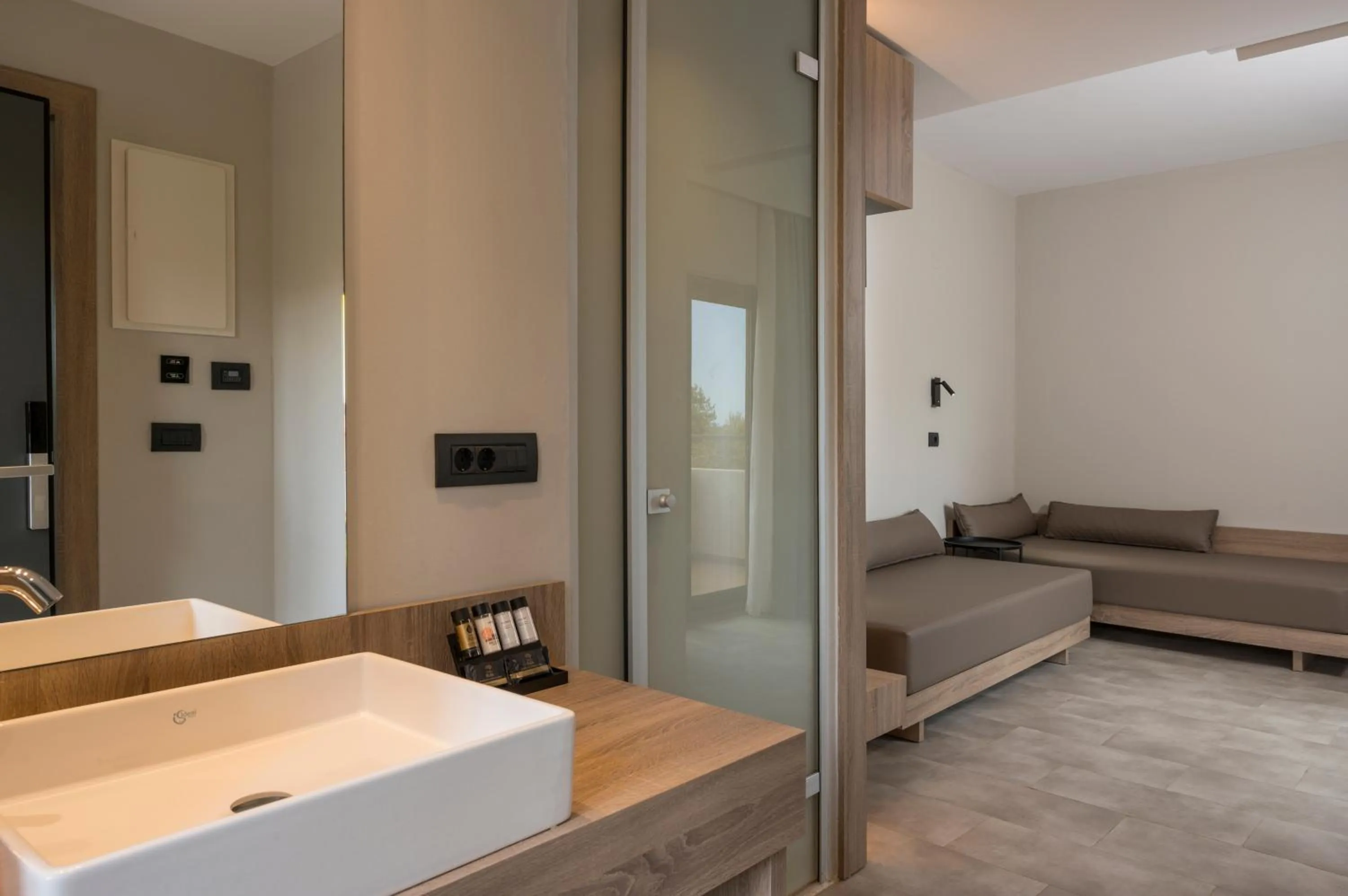 Bathroom, Bed in Mare Village Hotel