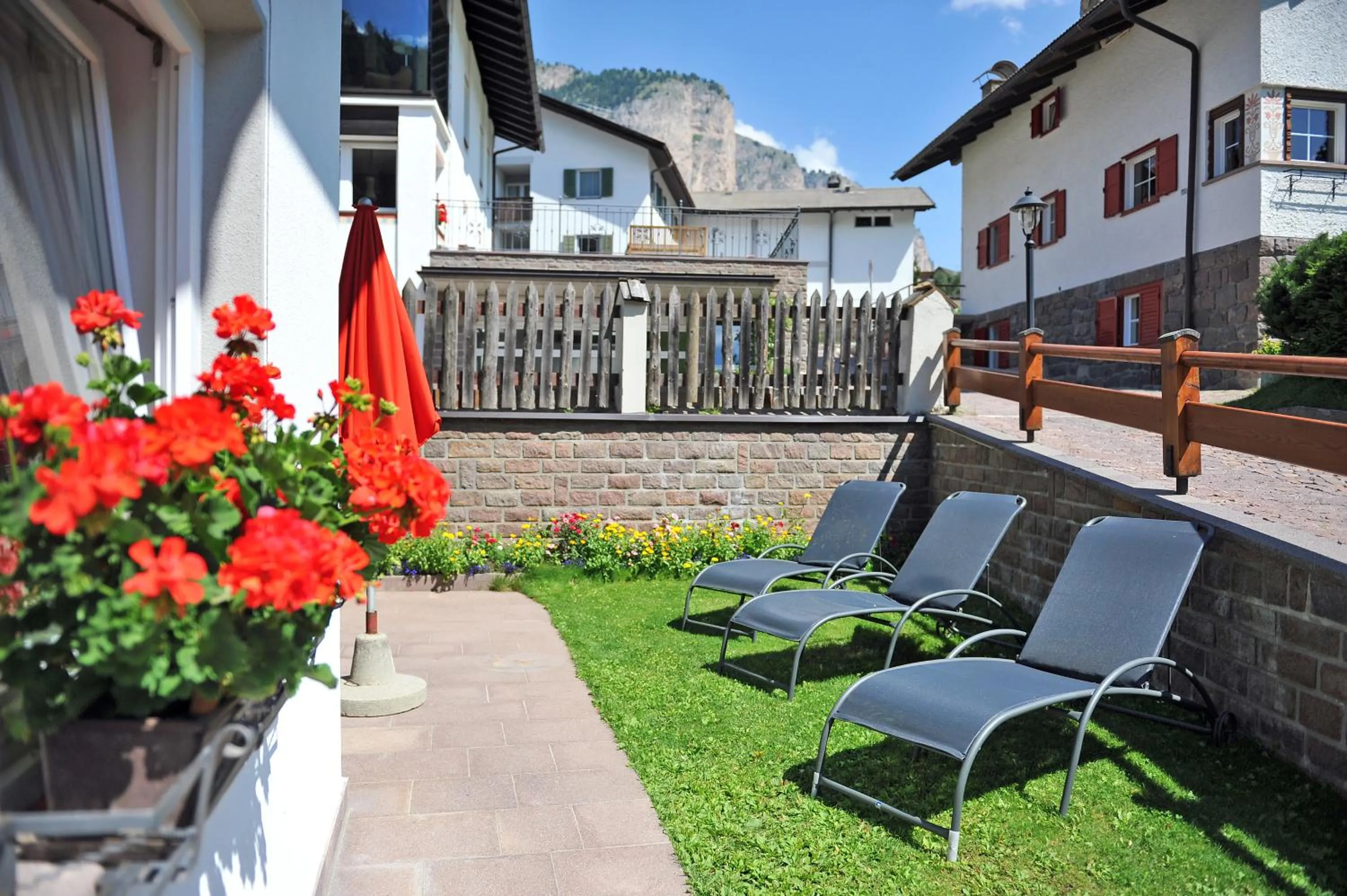 Garden view in Garni Crepaz