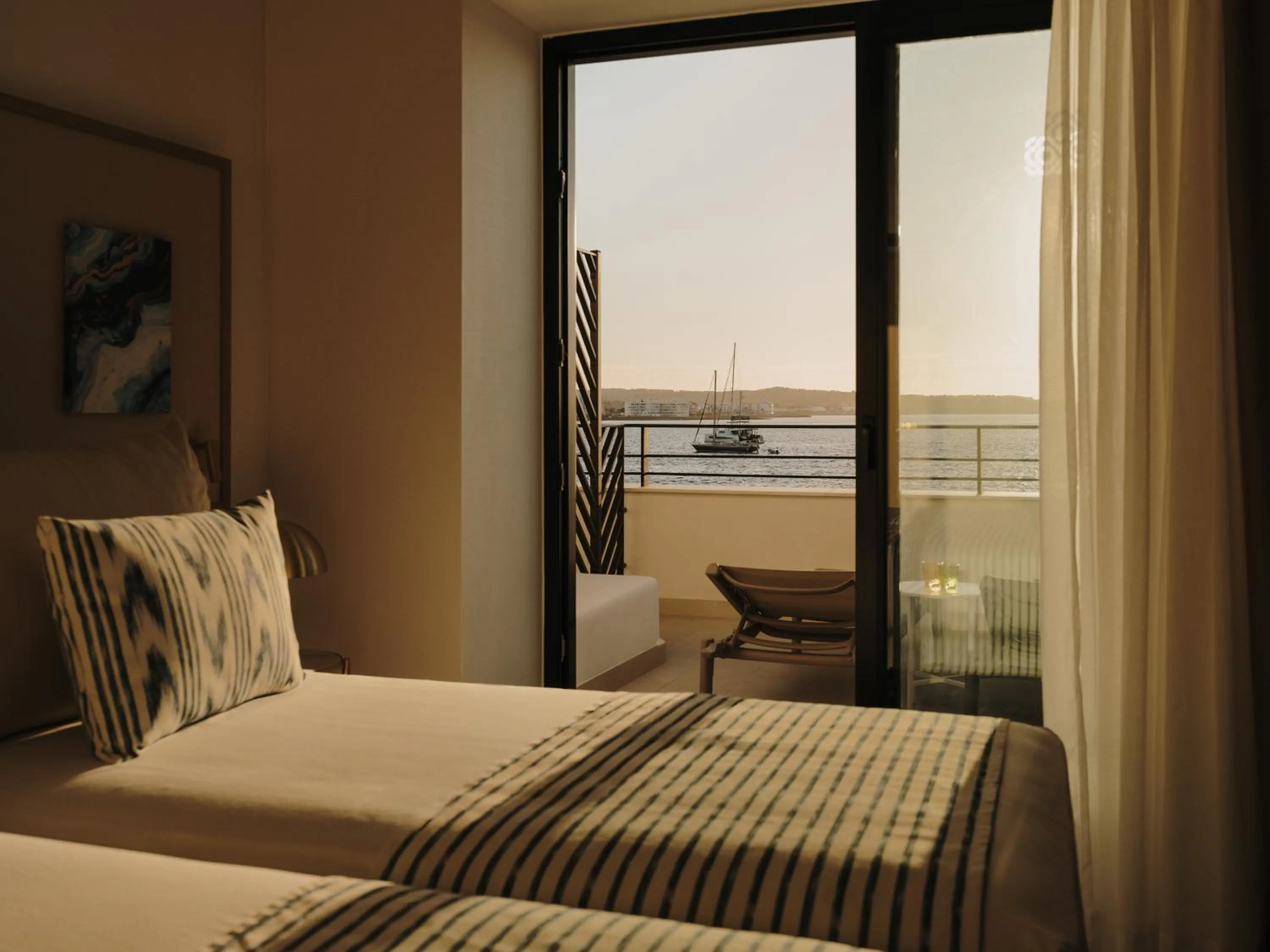 Photo of the whole room, Bed in Hotel Vibra Yamm Sunset -New Opening 2025