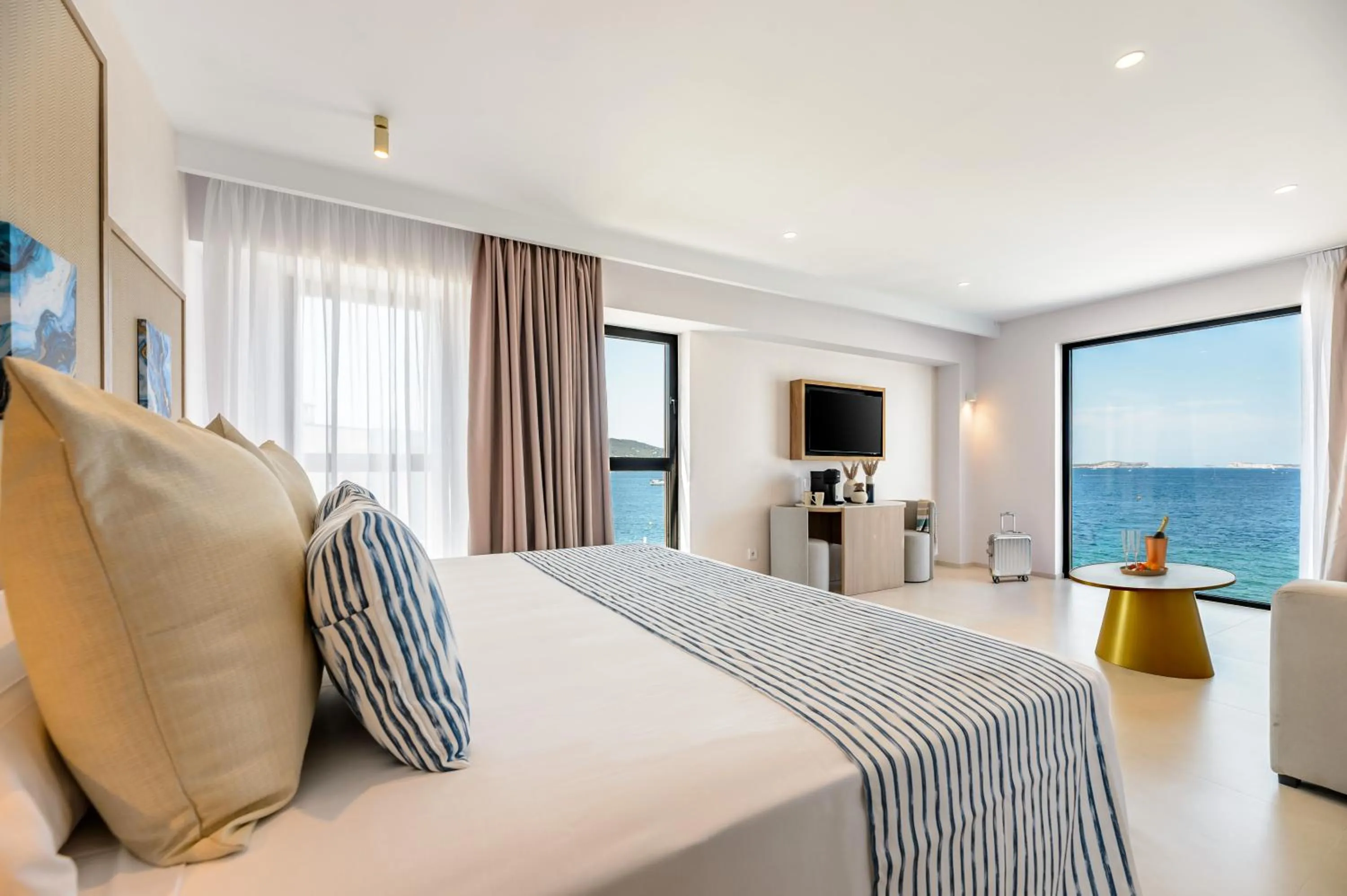 Photo of the whole room, Bed in Hotel Vibra Yamm Sunset -New Opening 2025