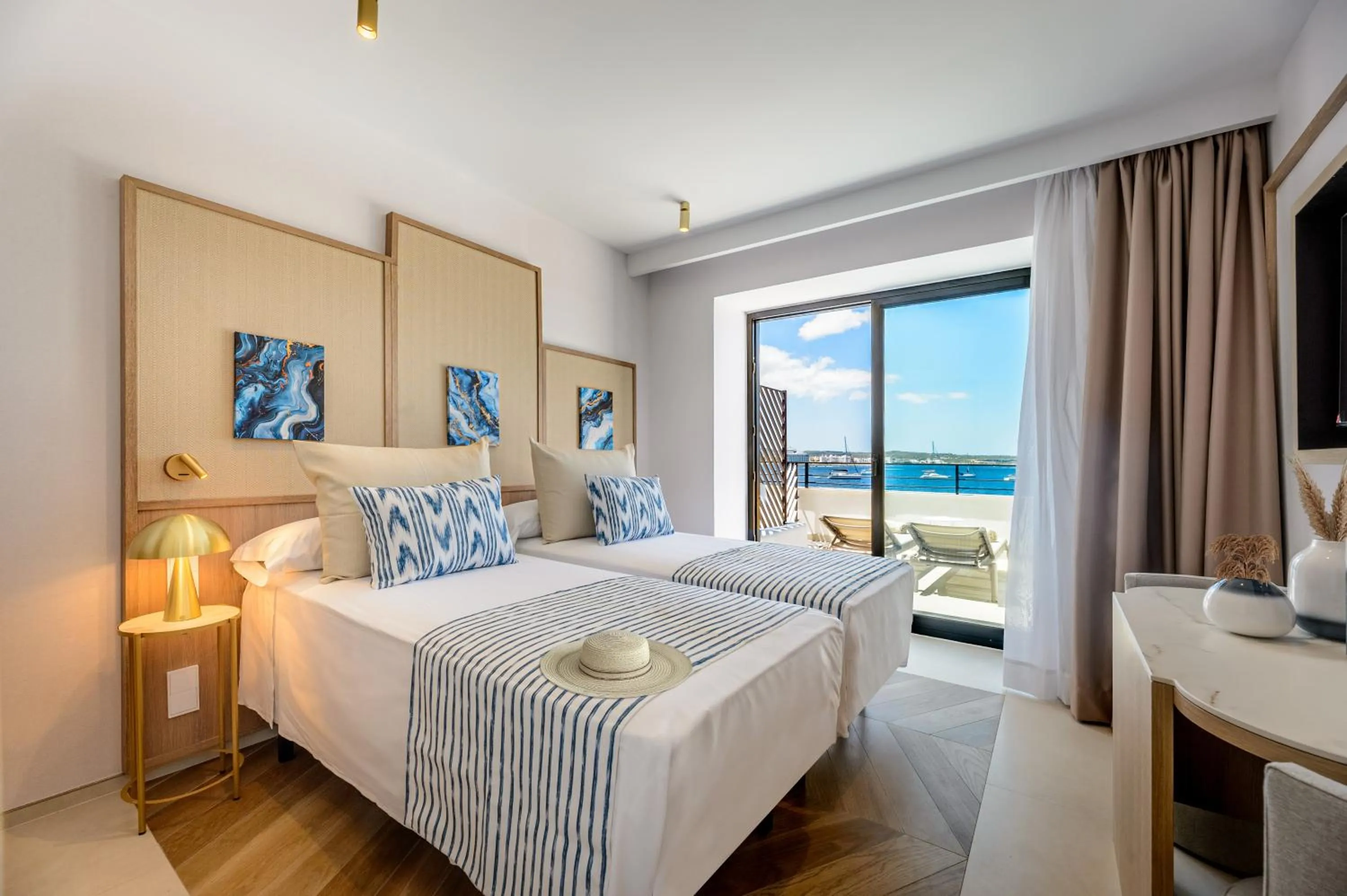 Bedroom, Bed in Hotel Vibra Yamm Sunset -New Opening 2025