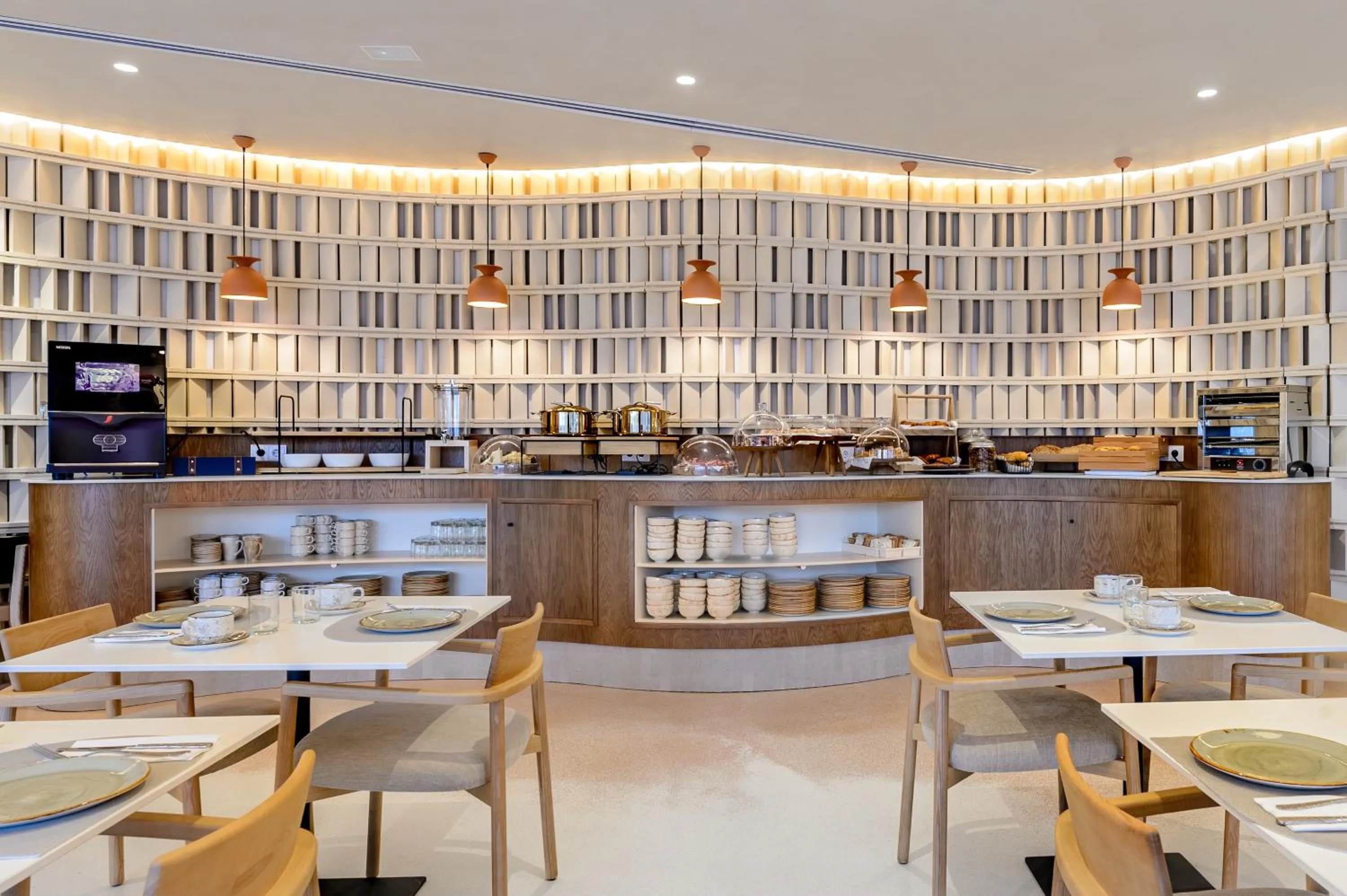 Restaurant/places to eat in Hotel Vibra Yamm Sunset -New Opening 2025