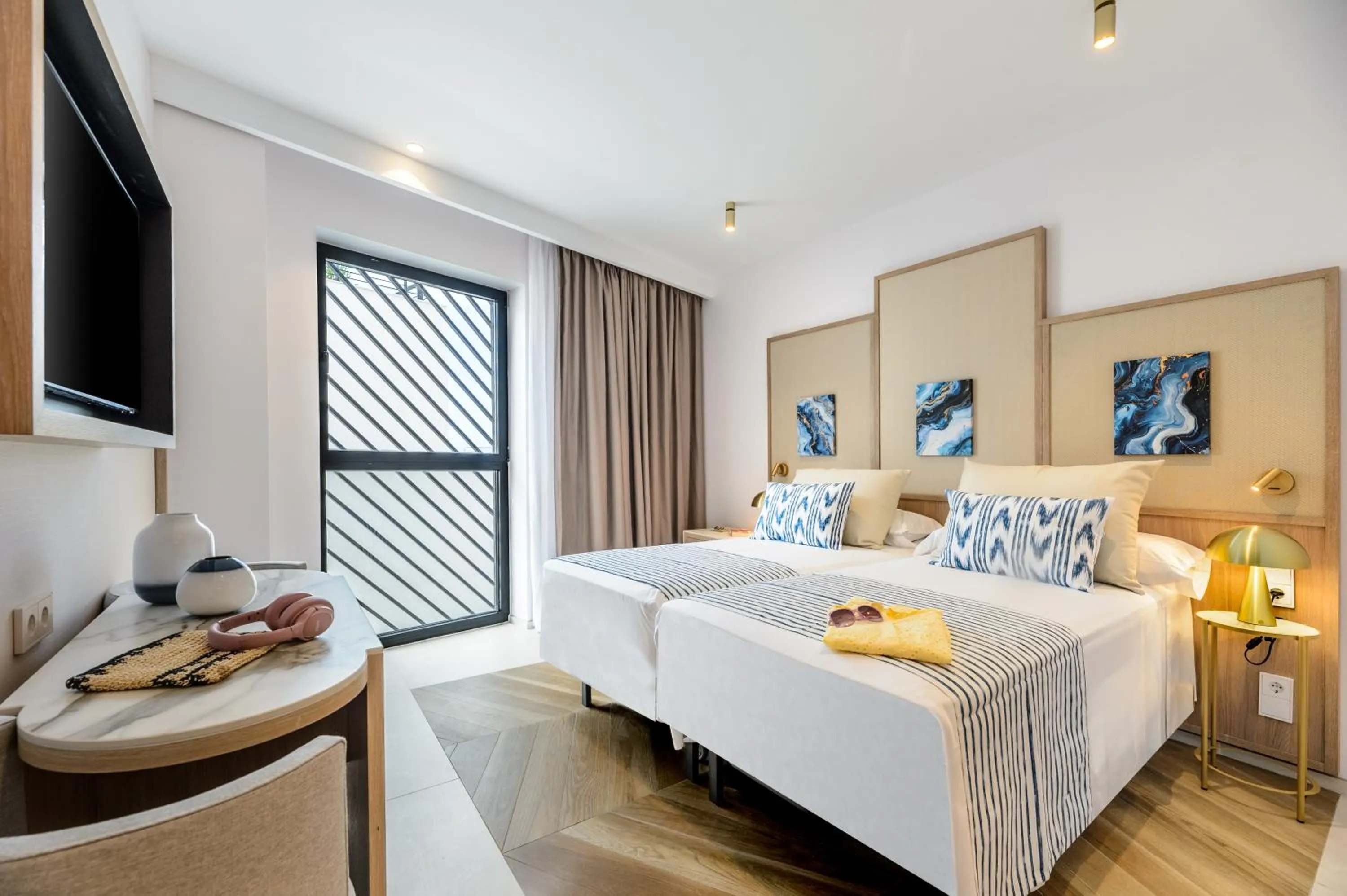 Photo of the whole room in Hotel Vibra Yamm Sunset -New Opening 2025