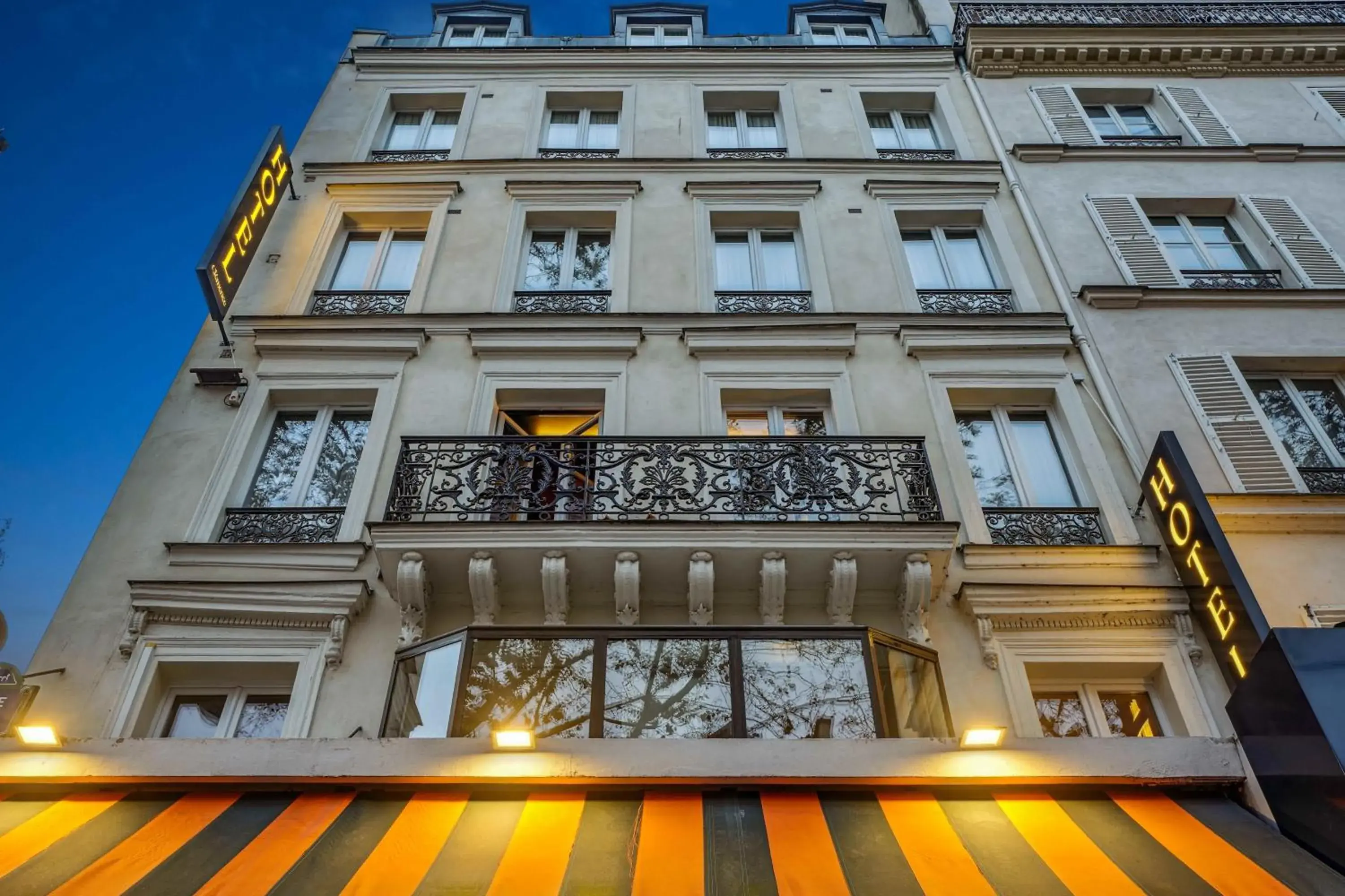 Property building in Hôtel Clémence Property building in Hôtel Clémence