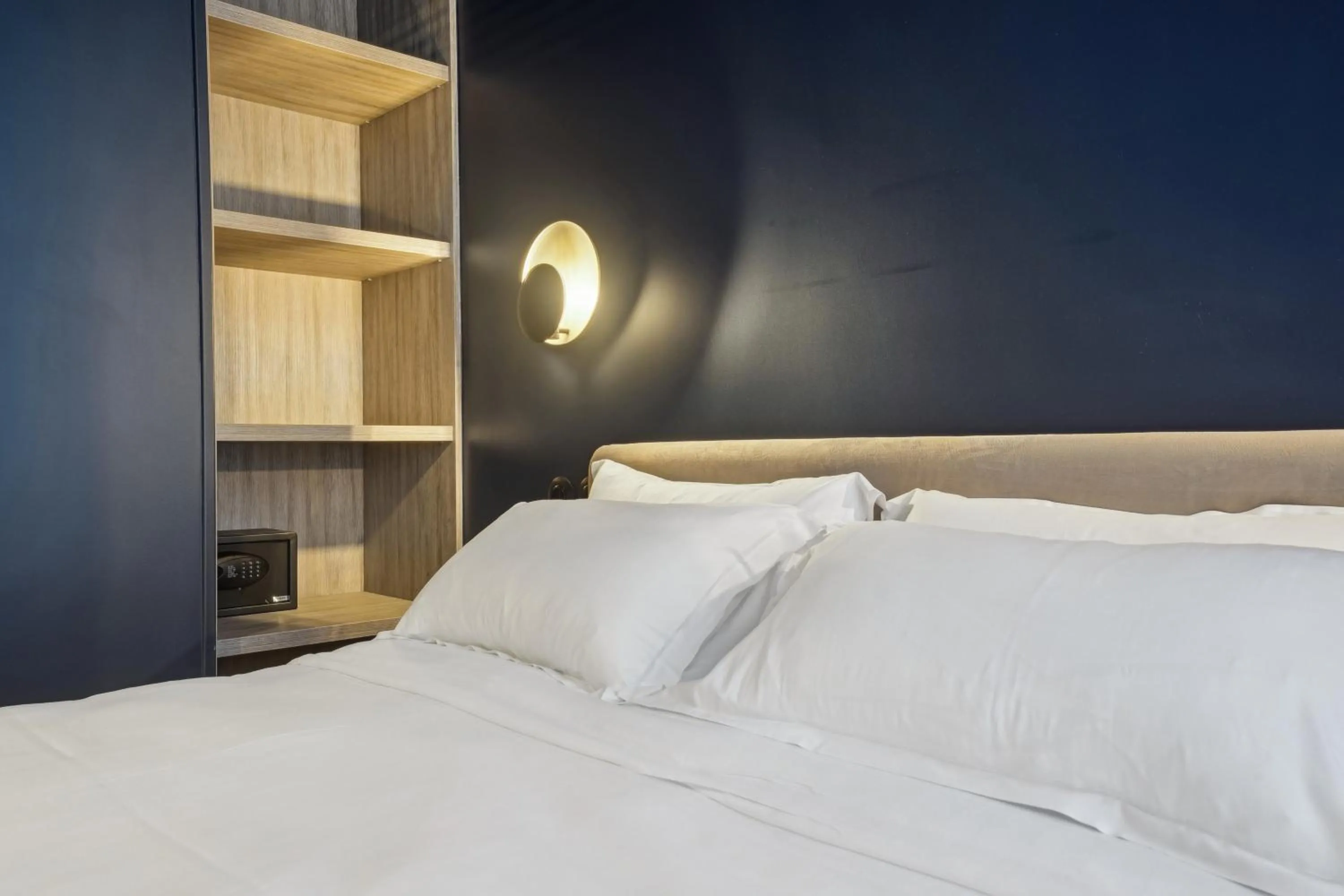 Bedroom, Bed in Hôtel Clémence