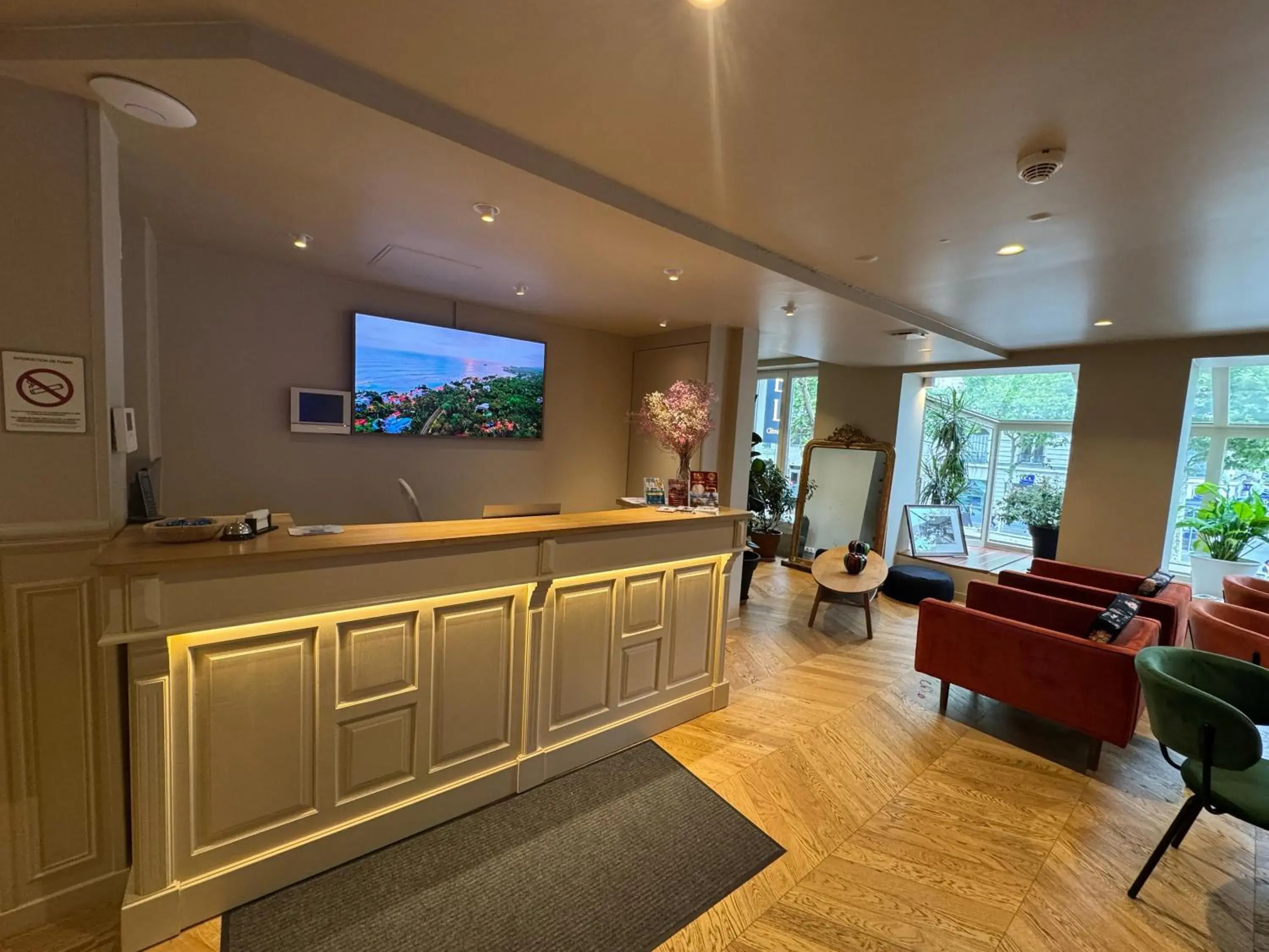 Lobby or reception in Hôtel Clémence Lobby or reception in Hôtel Clémence