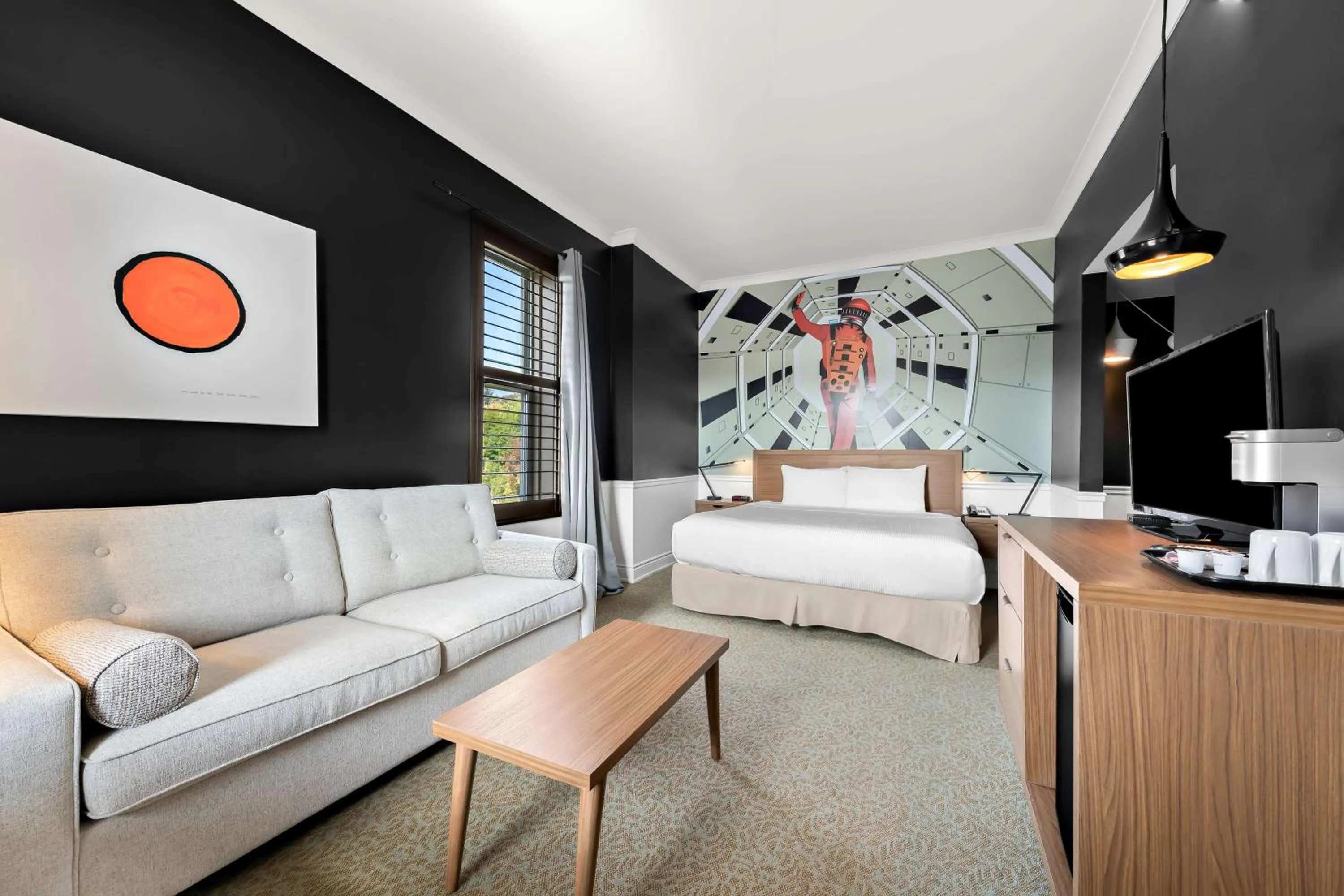 Bedroom, Bed in The Arlington Hotel - BW Signature Collection