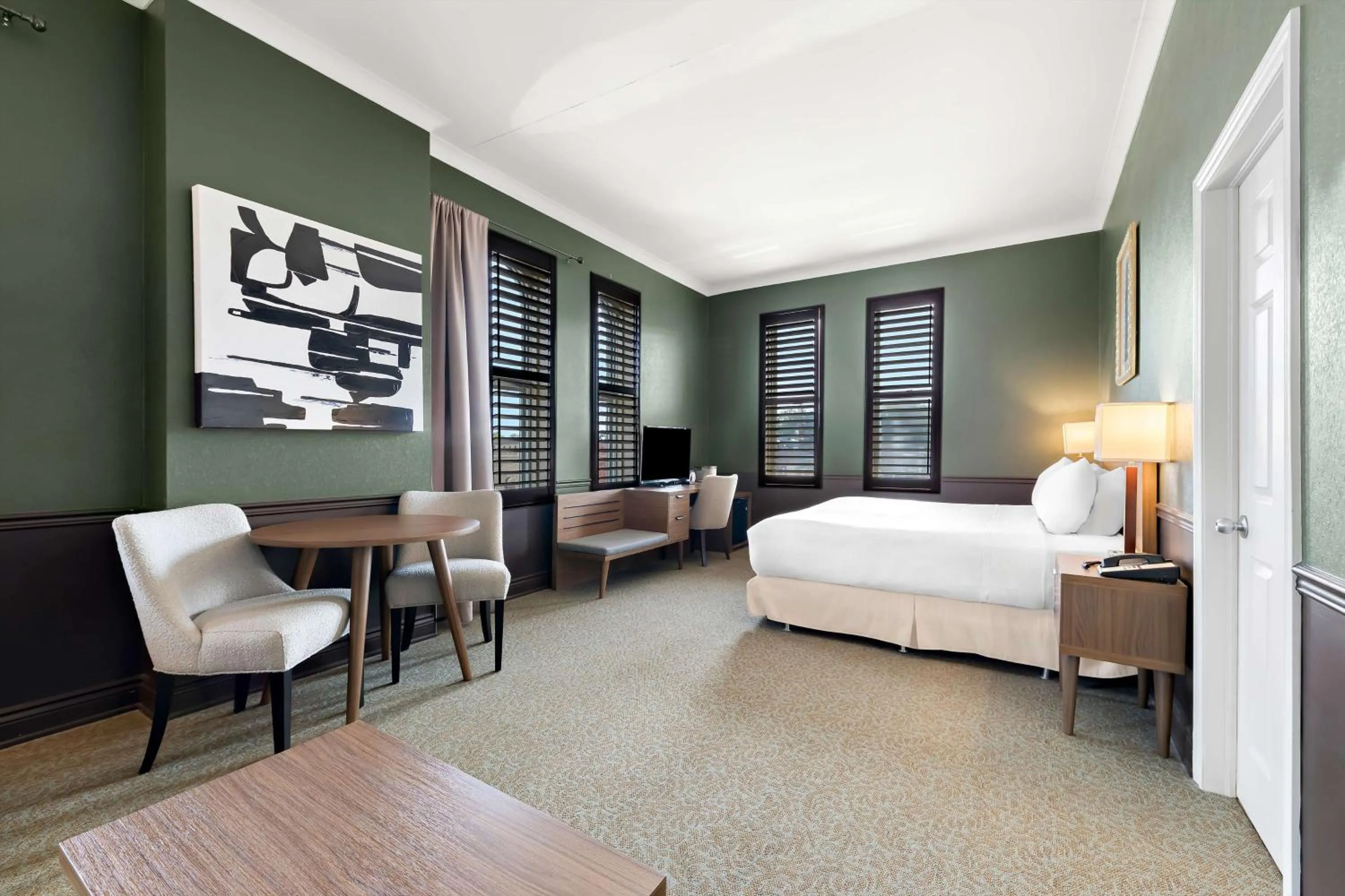 Bedroom, Bed in The Arlington Hotel - BW Signature Collection