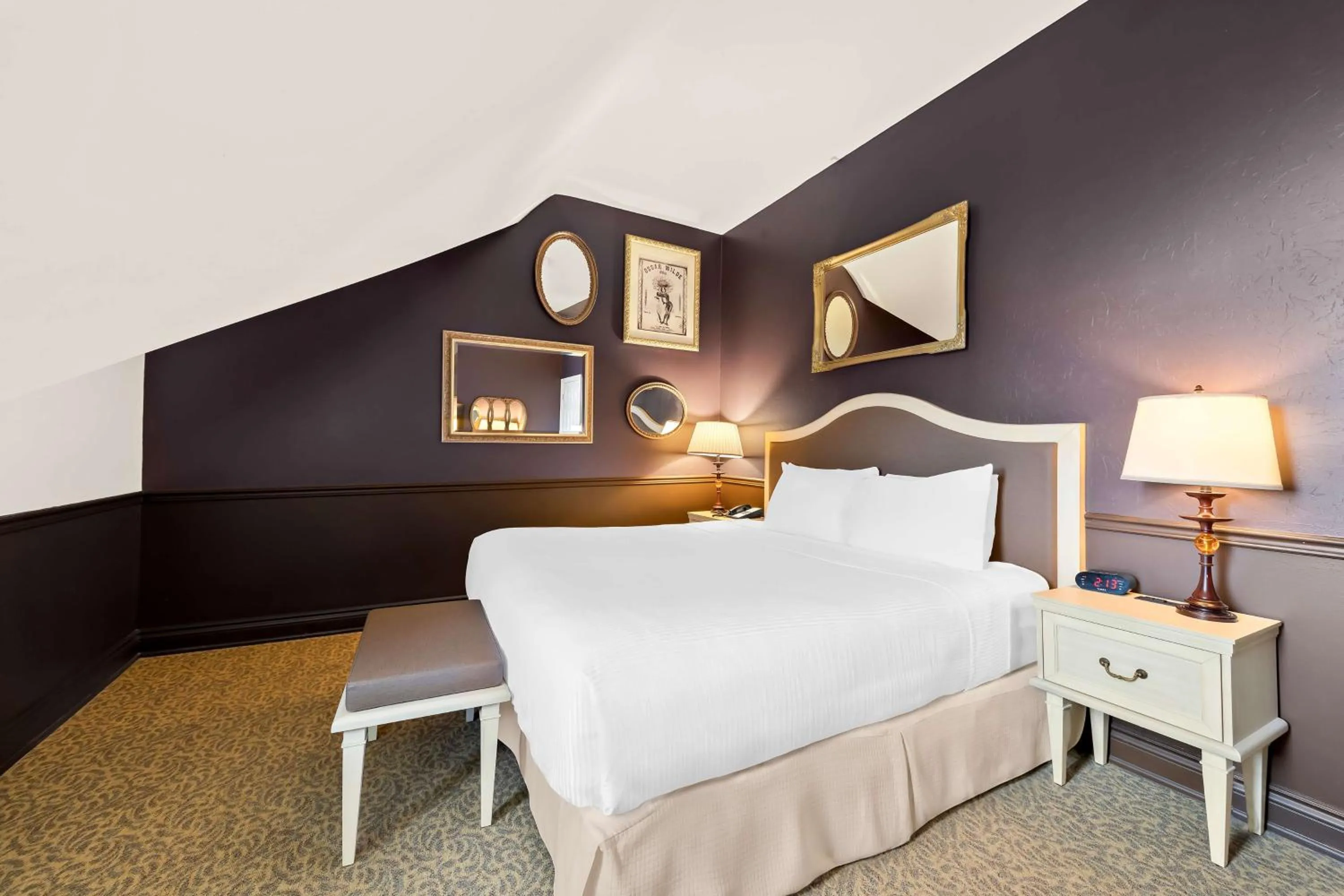 Bedroom, Bed in The Arlington Hotel - BW Signature Collection