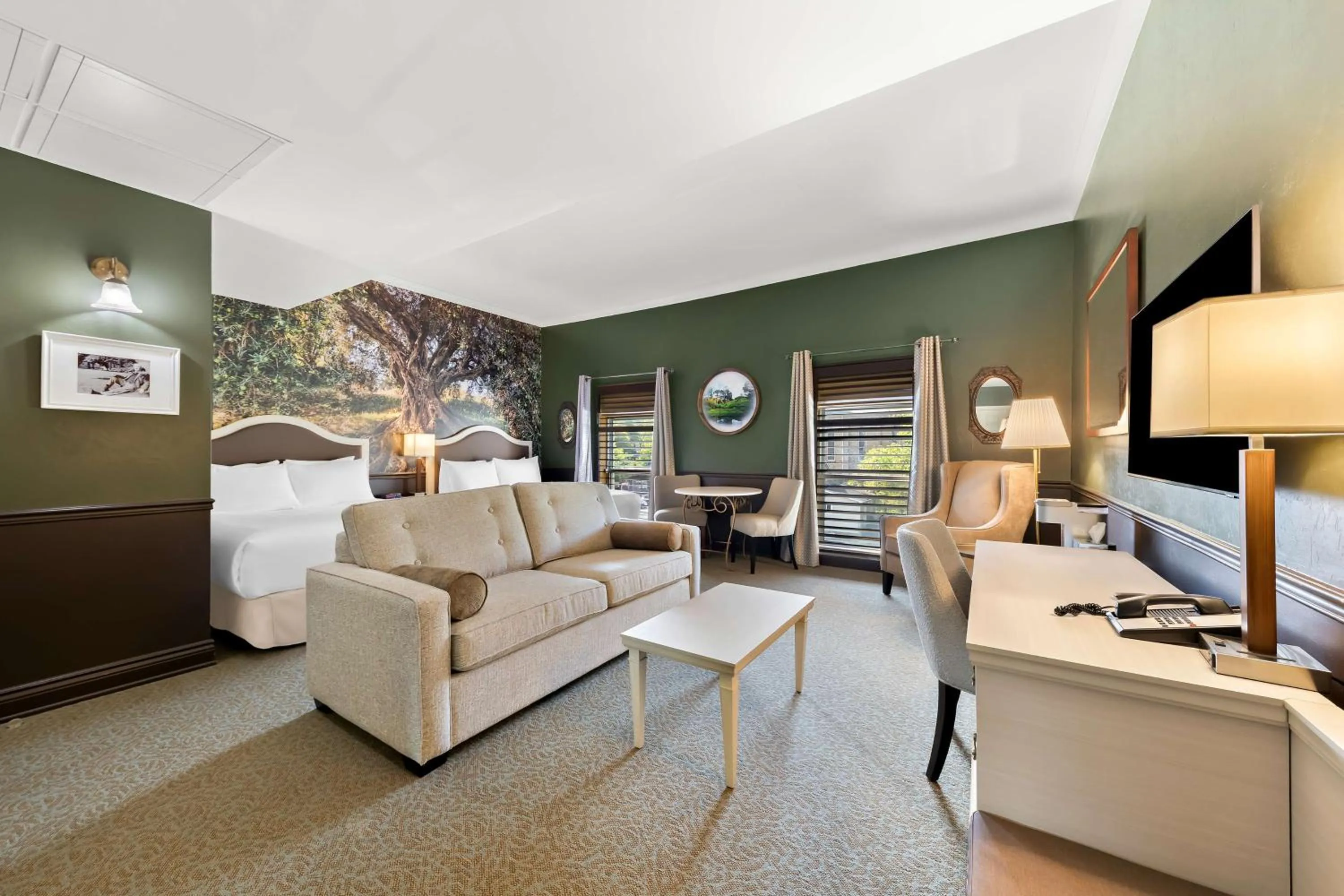 Bedroom in The Arlington Hotel - BW Signature Collection