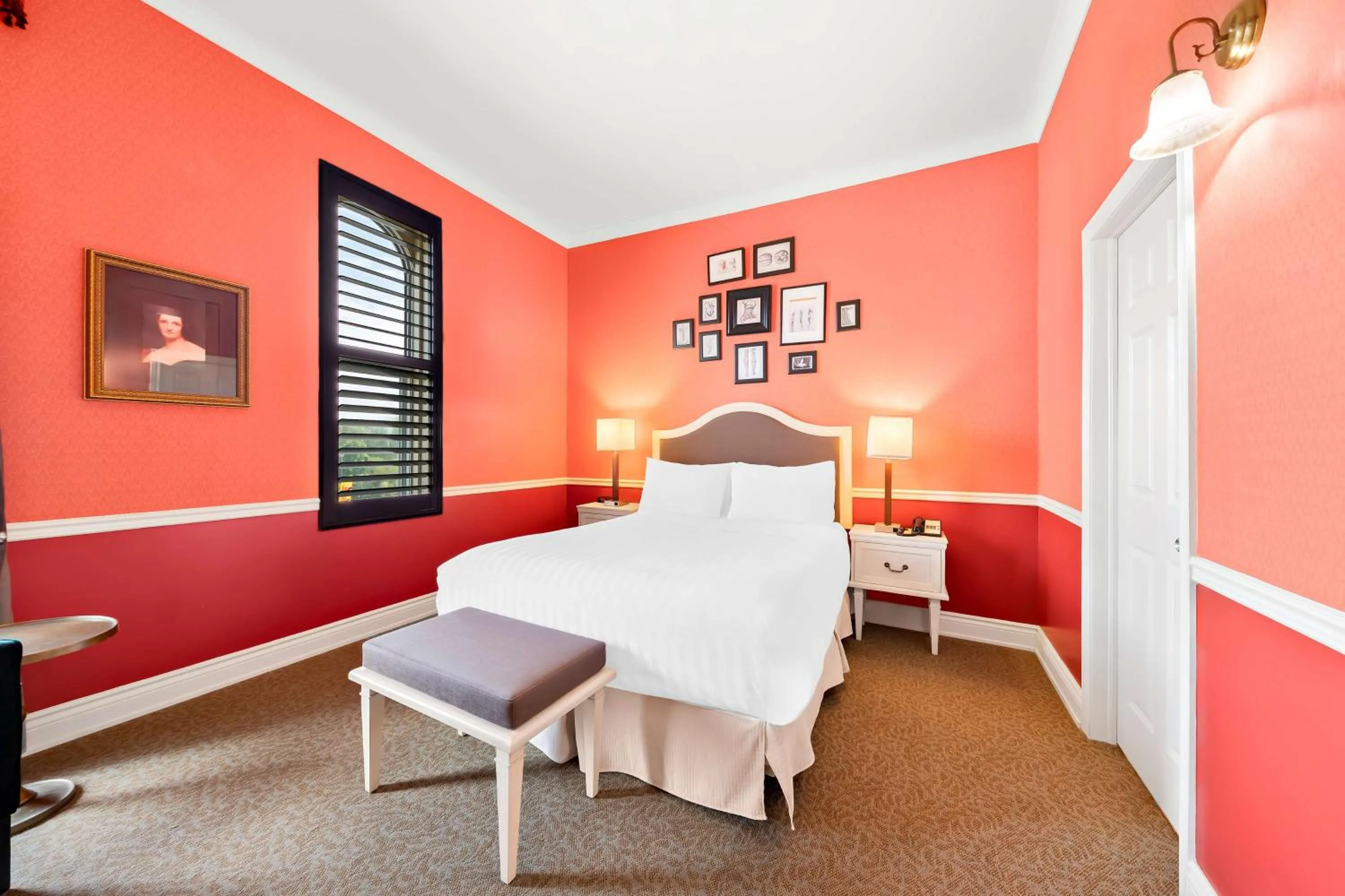 Bedroom, Bed in The Arlington Hotel - BW Signature Collection