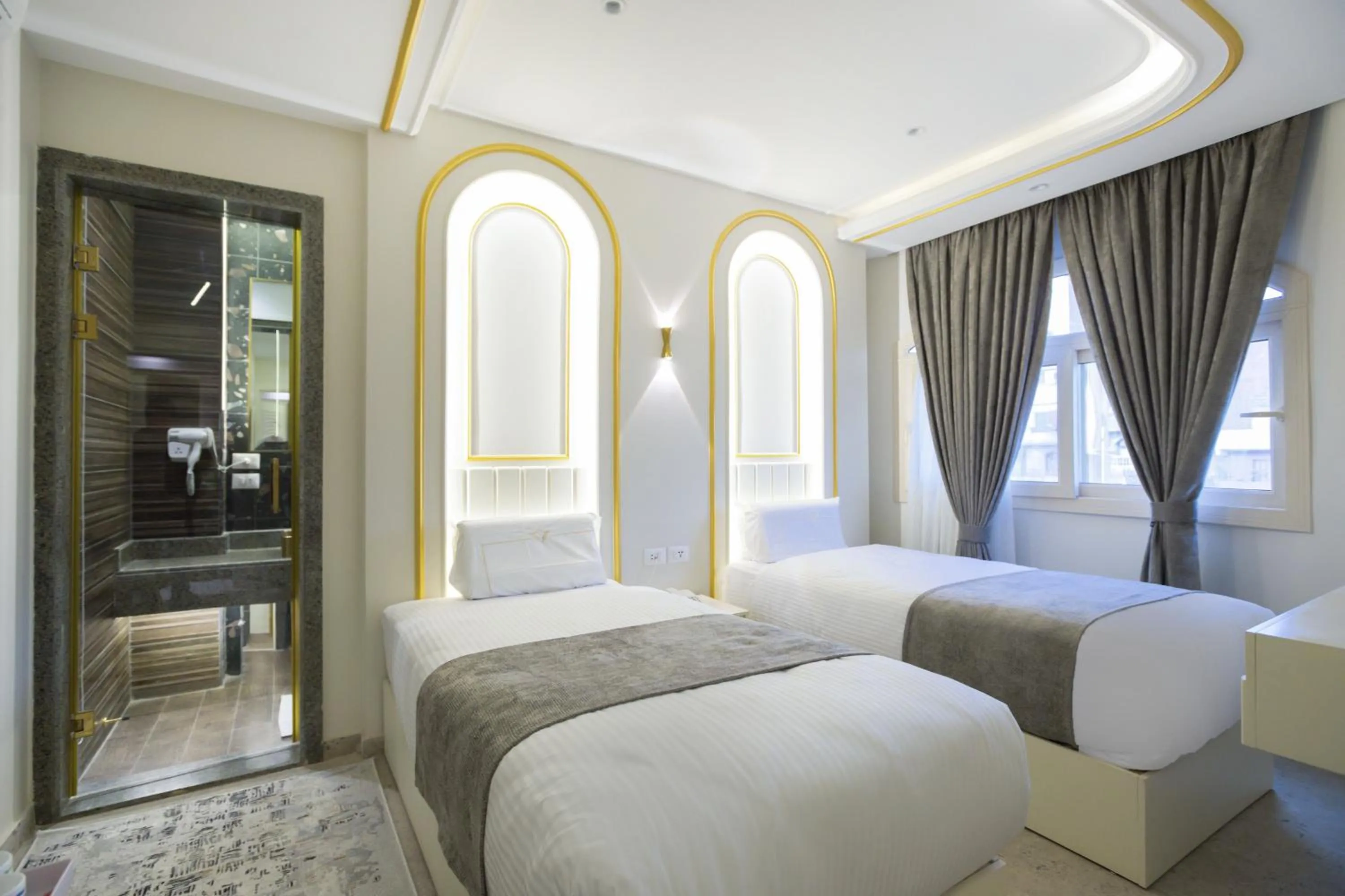 Bed in Pyramids Plateau Hotel