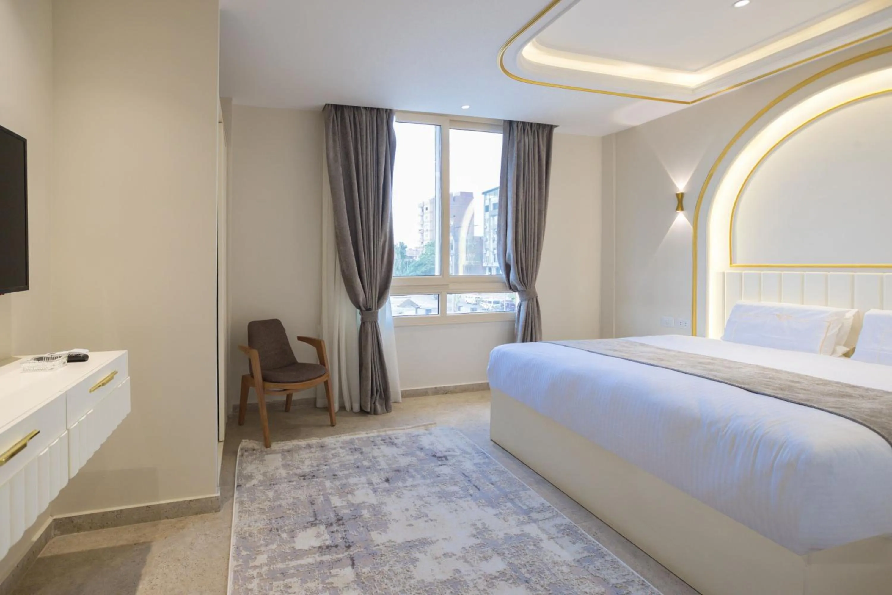 Photo of the whole room, Bed in Pyramids Plateau Hotel