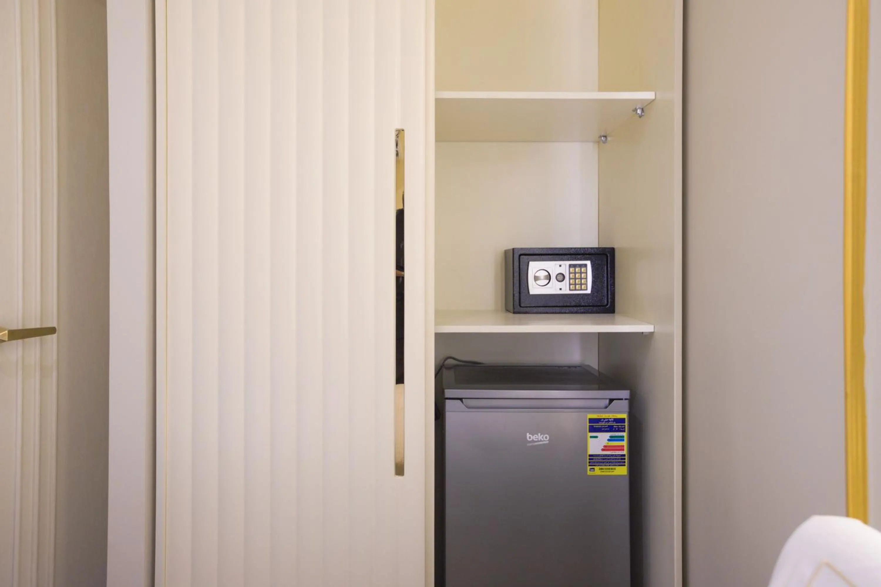 wardrobe in Pyramids Plateau Hotel