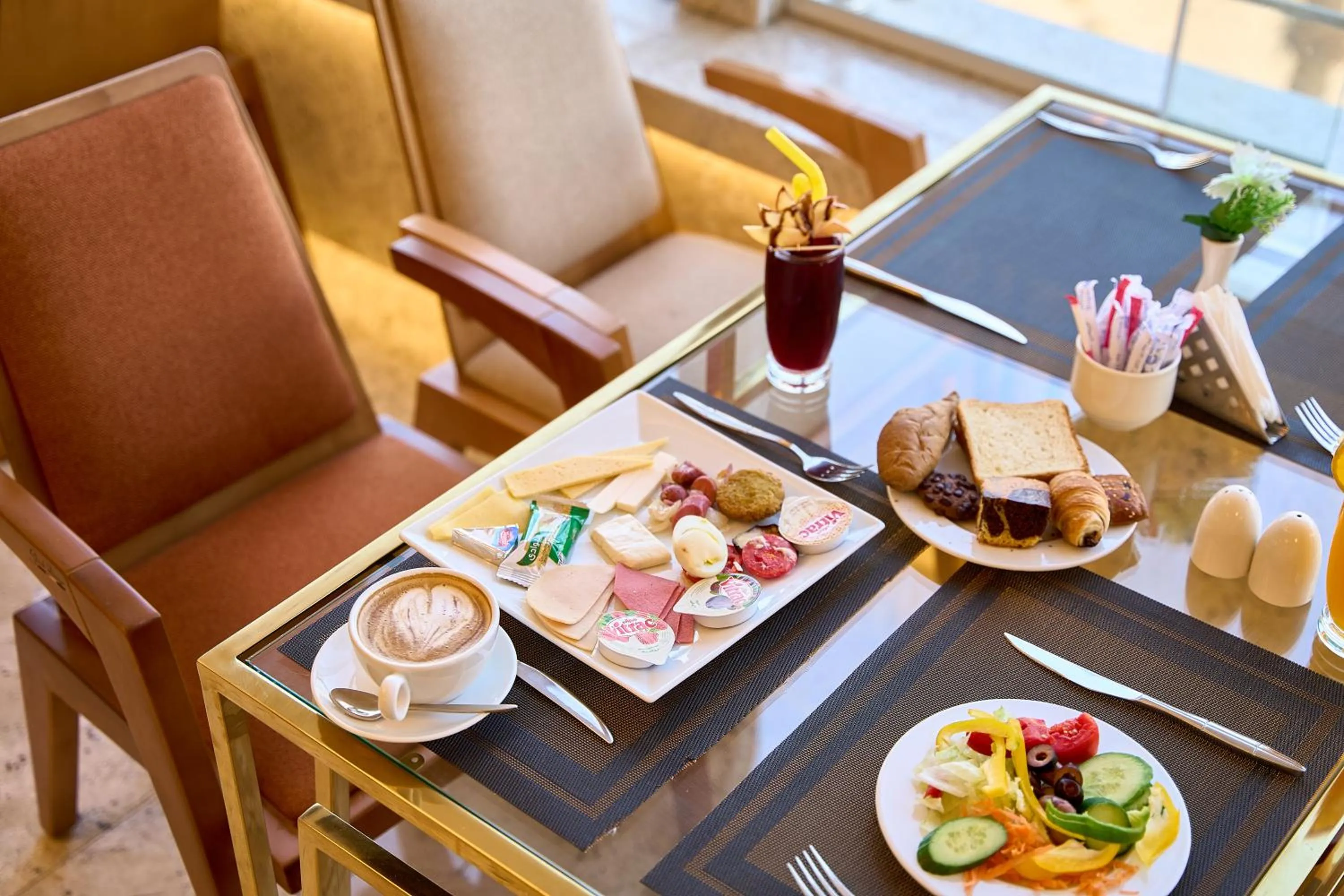 Food and drinks in Pyramids Plateau Hotel