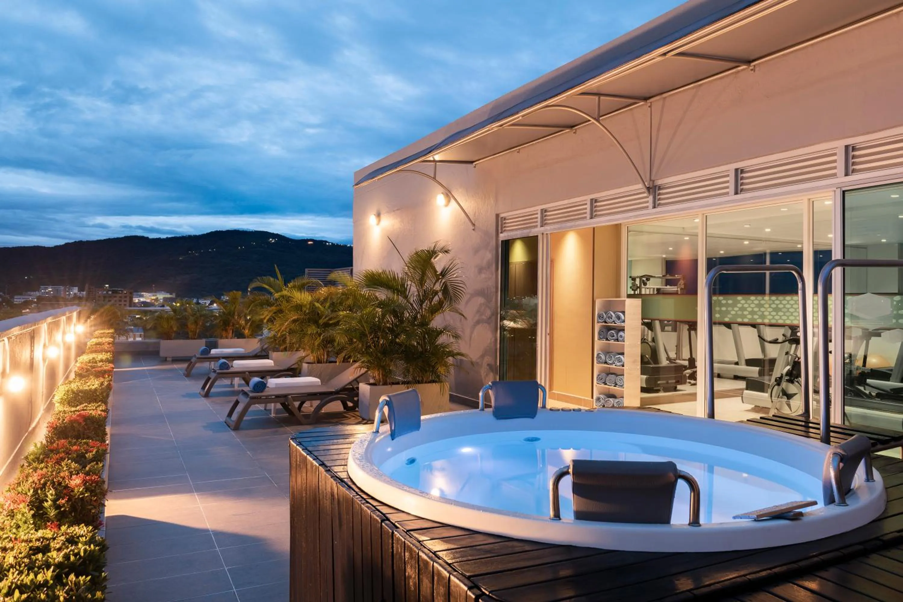 Hot Tub in Hampton By Hilton Yopal