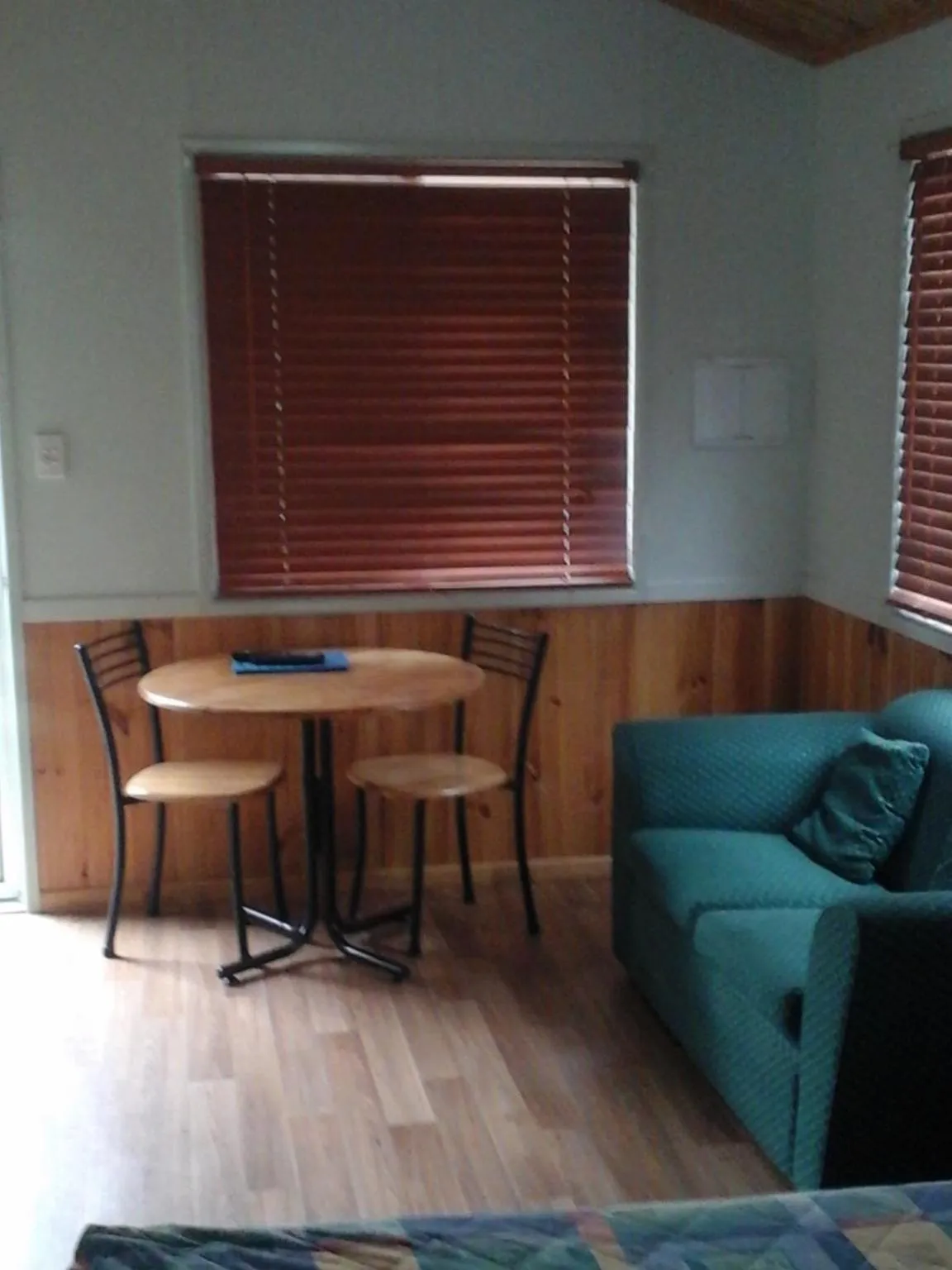 Seating area in Riverside Tourist Park