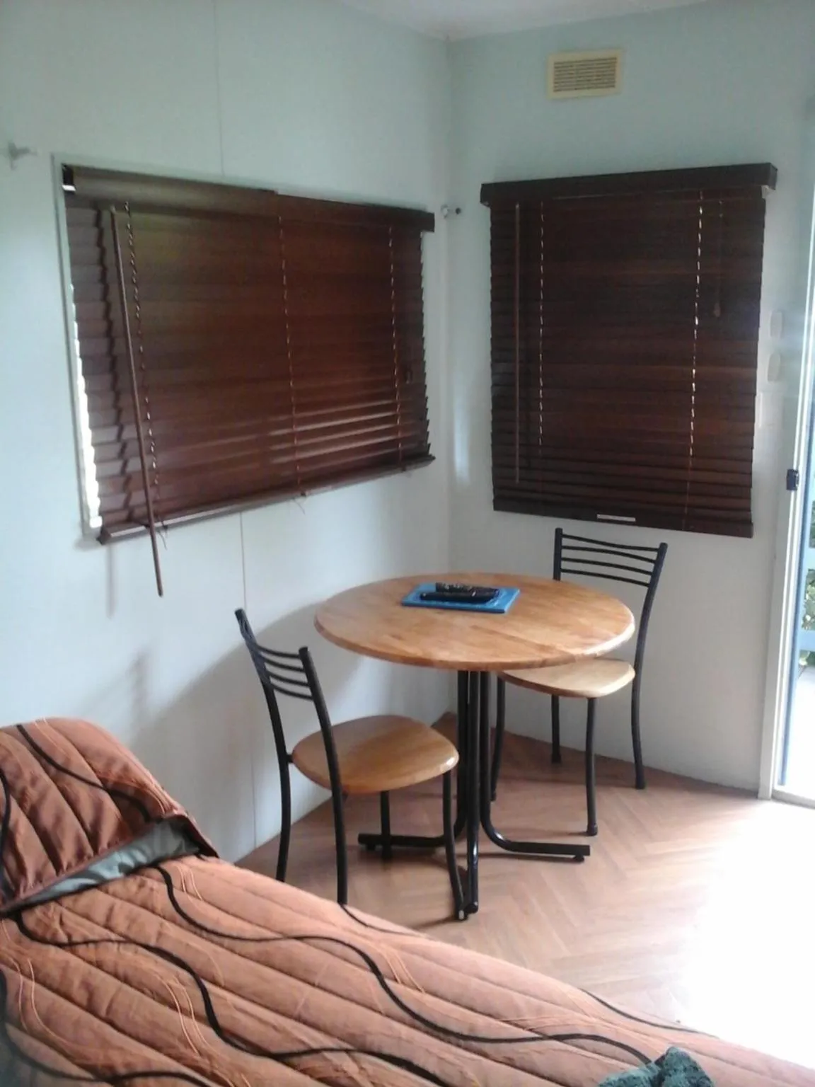 Seating area in Riverside Tourist Park