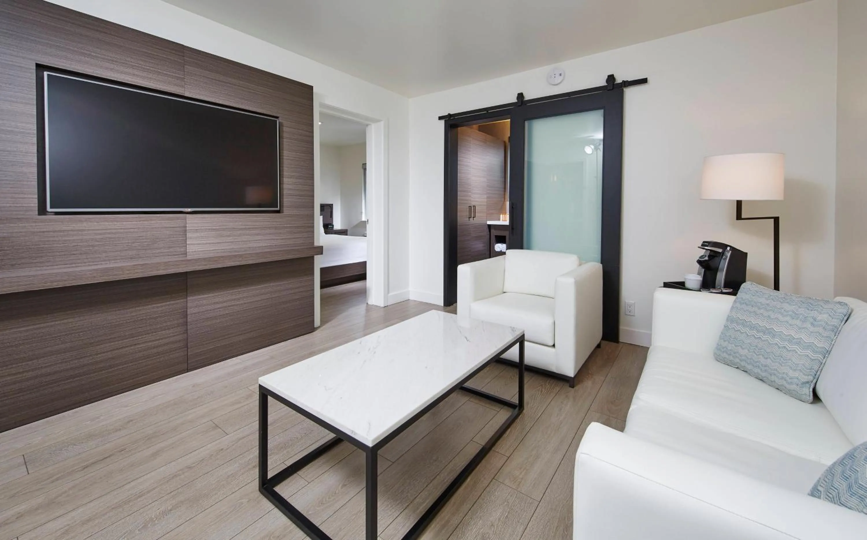 Living room, Bed in The Nest Hotel Palo Alto