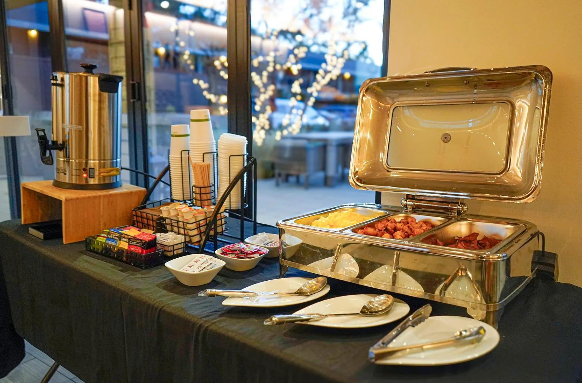 Breakfast in The Nest Hotel Palo Alto