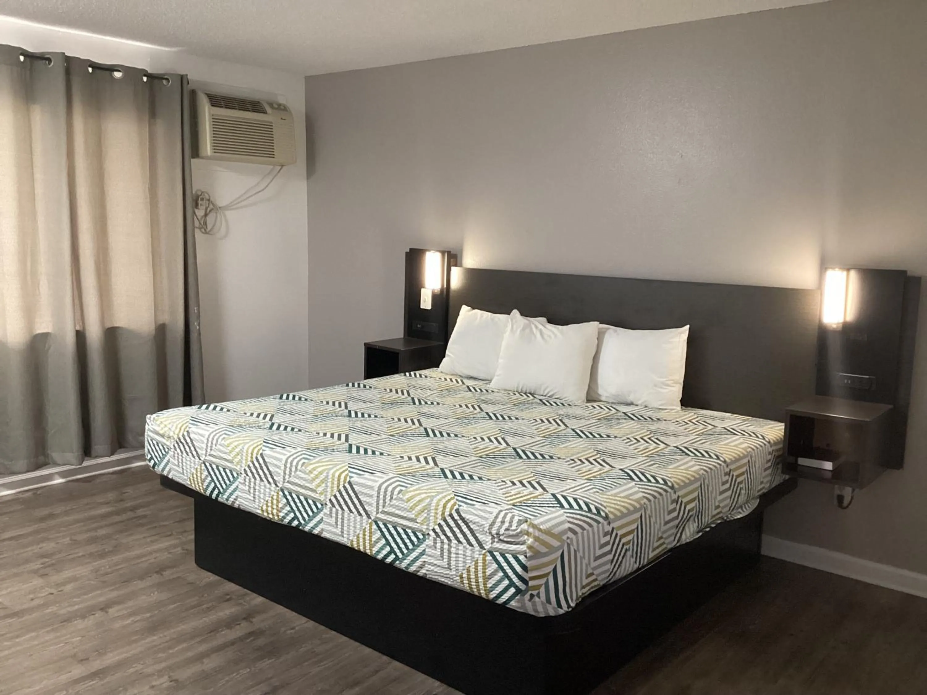 Bed in Motel 6 Selma, CA