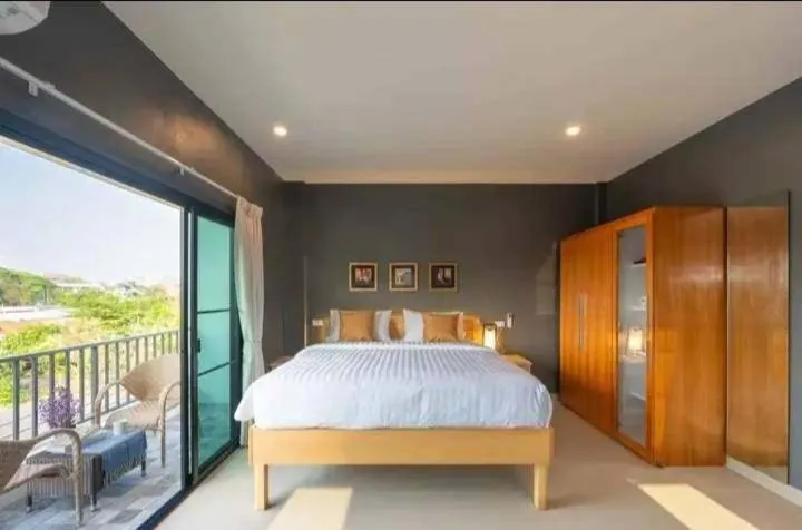 Bed in Modern House CNX