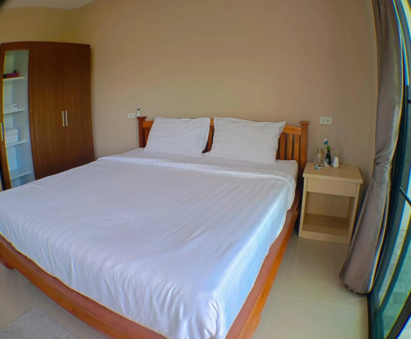 Bed in Modern House CNX